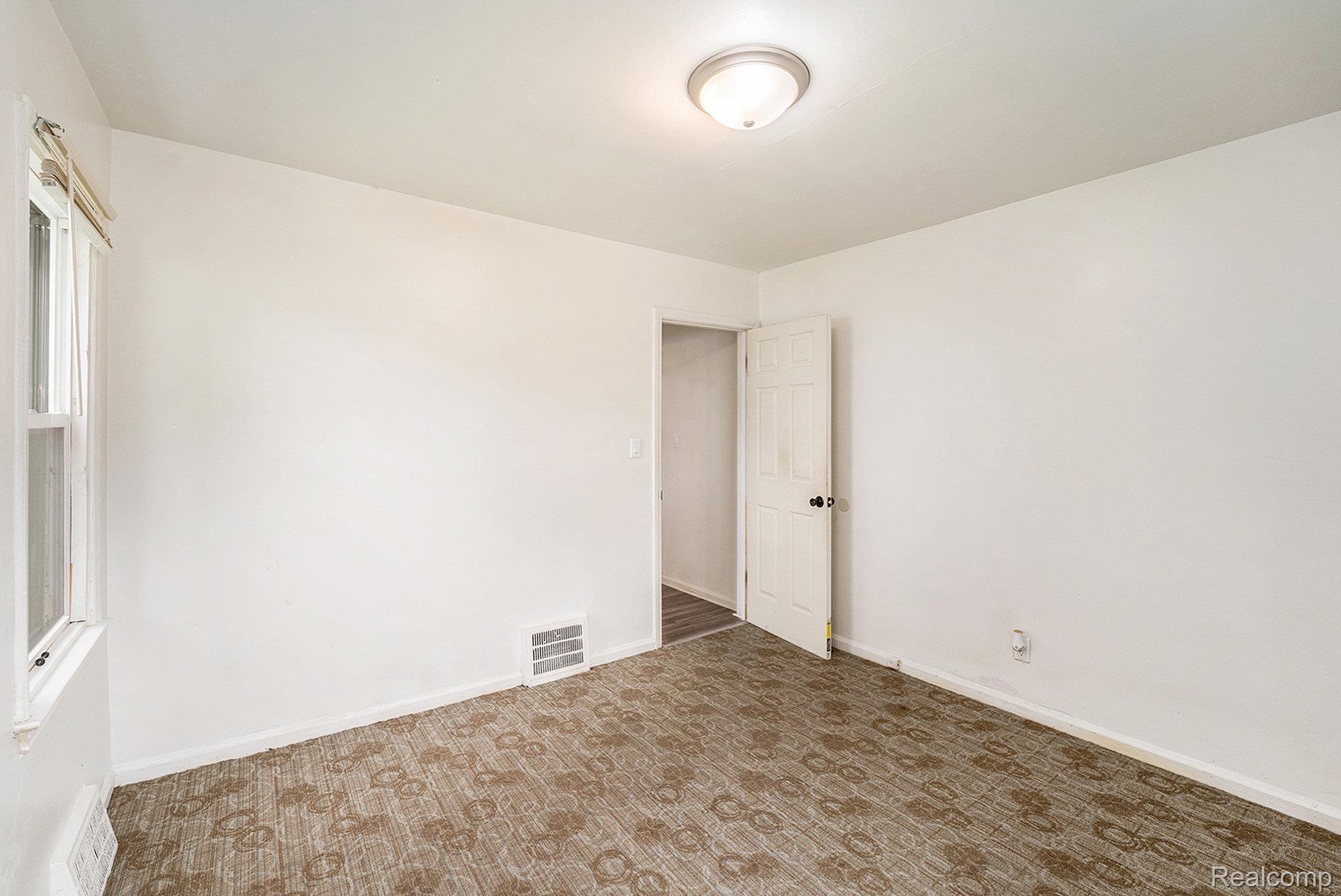 Detroit City, Michigan 48227, United States, 2 Bedrooms Bedrooms, ,1 BathroomBathrooms,Residential,Pending,141553