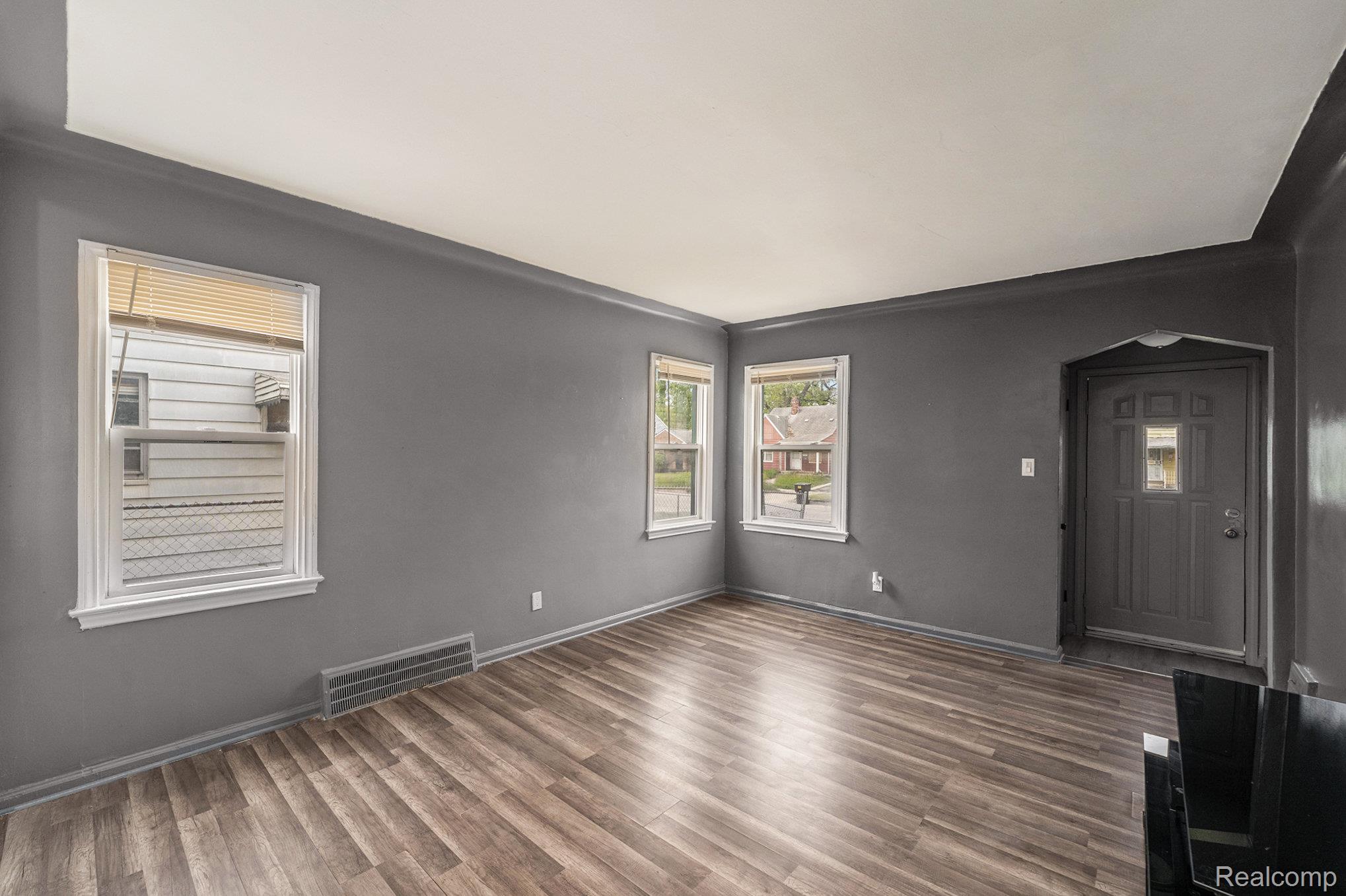 Detroit City, Michigan 48227, United States, 2 Bedrooms Bedrooms, ,1 BathroomBathrooms,Residential,Pending,141553