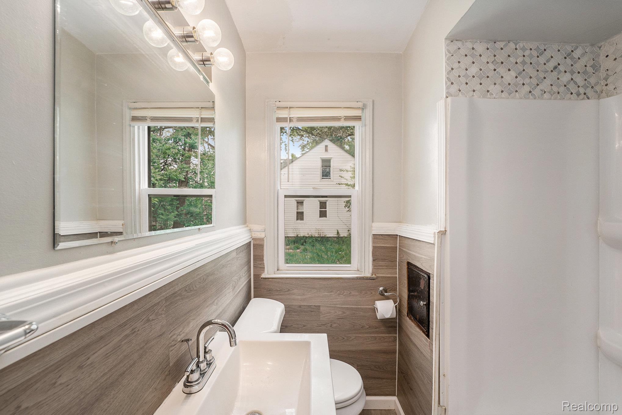 Detroit City, Michigan 48227, United States, 2 Bedrooms Bedrooms, ,1 BathroomBathrooms,Residential,Pending,141553