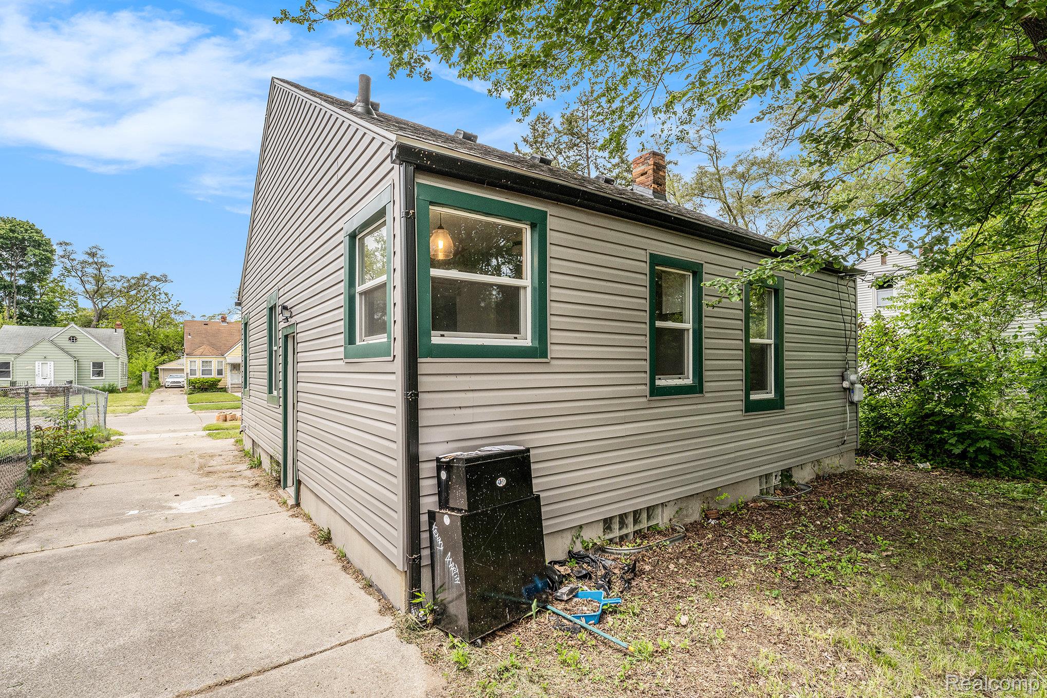 Detroit City, Michigan 48227, United States, 2 Bedrooms Bedrooms, ,1 BathroomBathrooms,Residential,Pending,141553