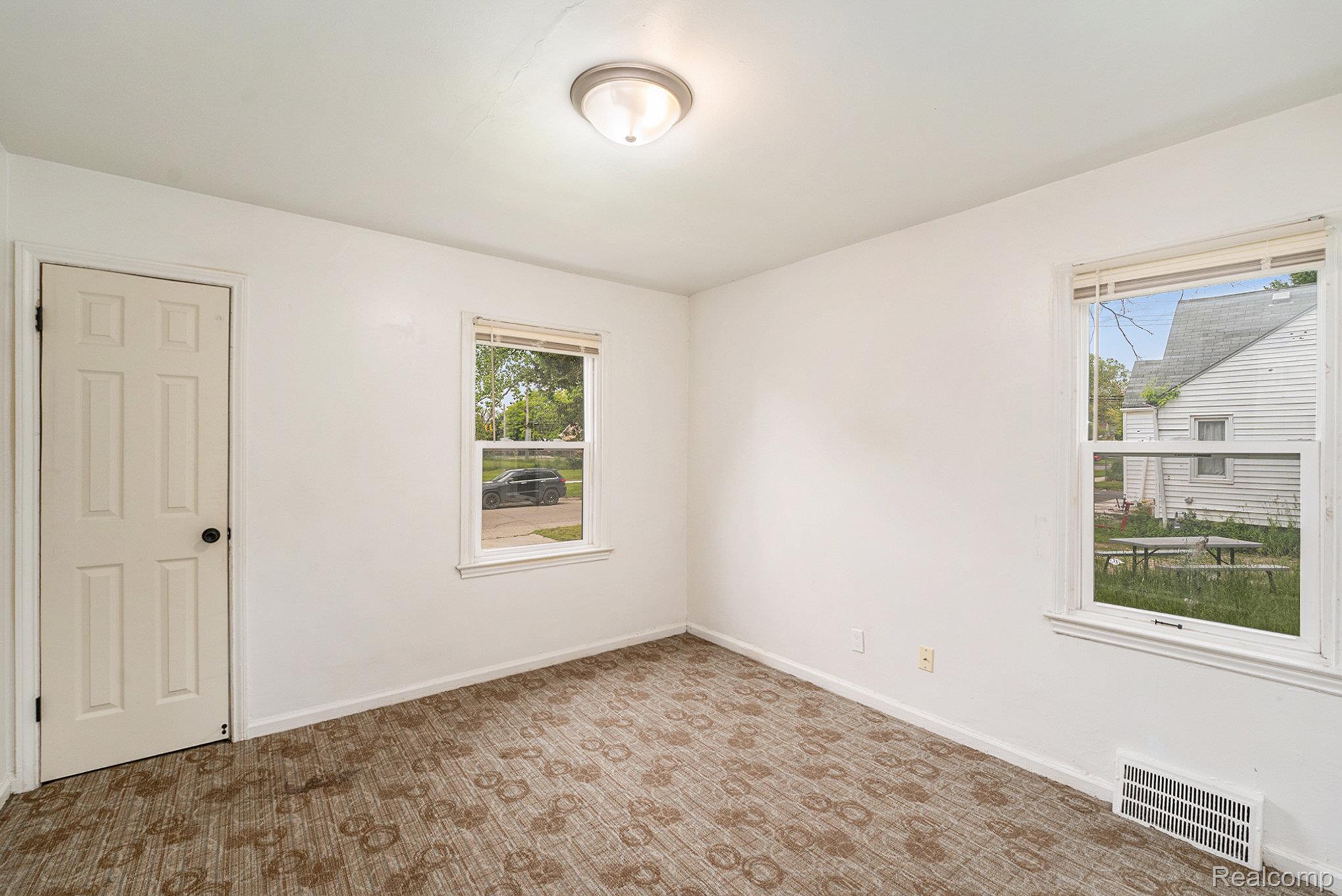 Detroit City, Michigan 48227, United States, 2 Bedrooms Bedrooms, ,1 BathroomBathrooms,Residential,Pending,141553