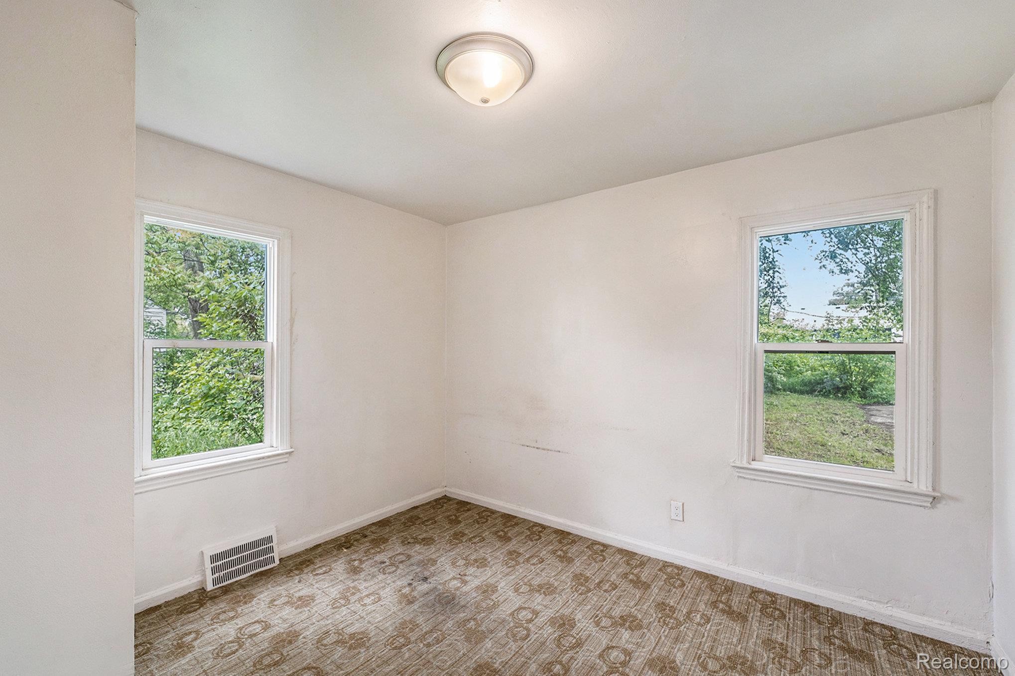 Detroit City, Michigan 48227, United States, 2 Bedrooms Bedrooms, ,1 BathroomBathrooms,Residential,Pending,141553