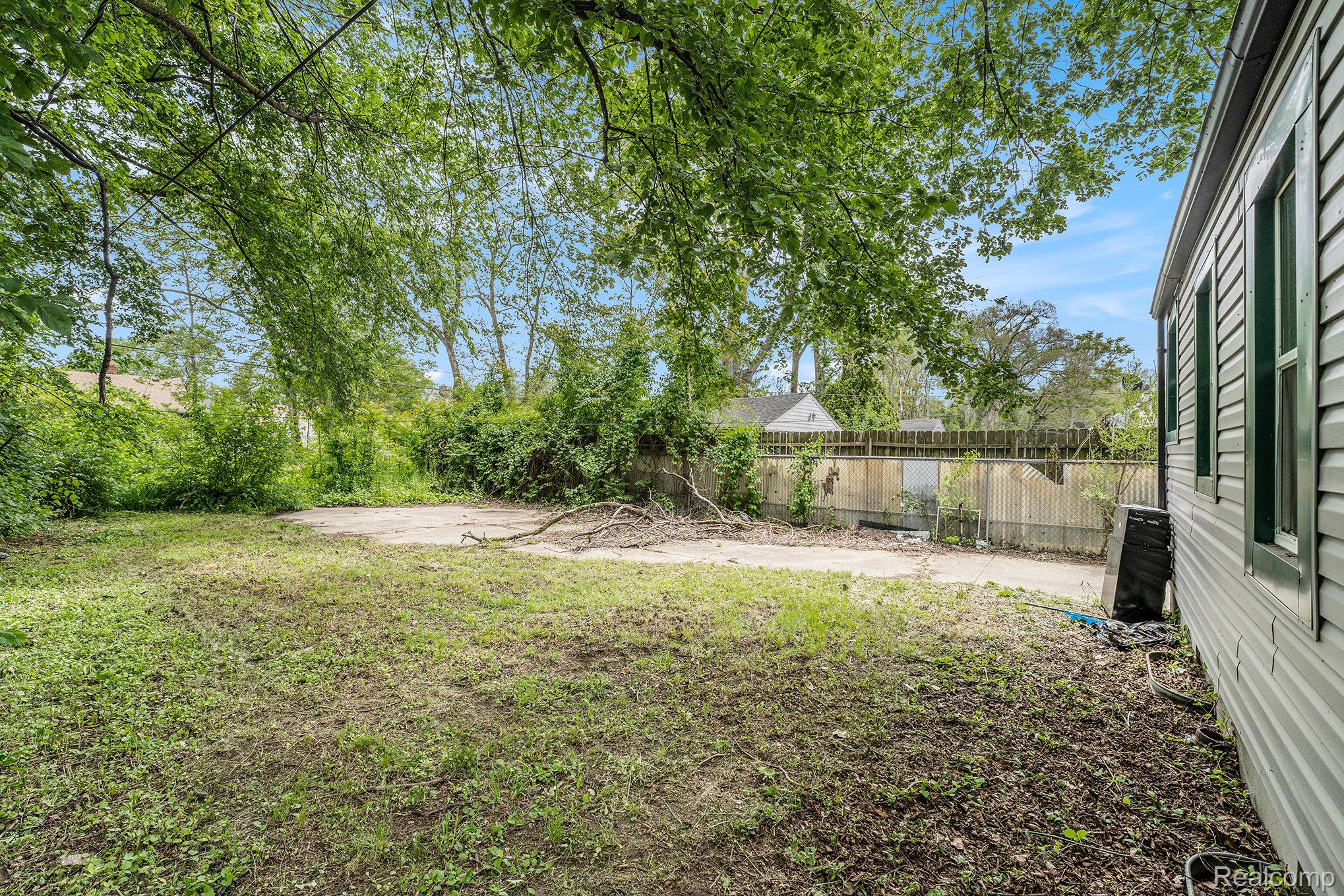 Detroit City, Michigan 48227, United States, 2 Bedrooms Bedrooms, ,1 BathroomBathrooms,Residential,Pending,141553