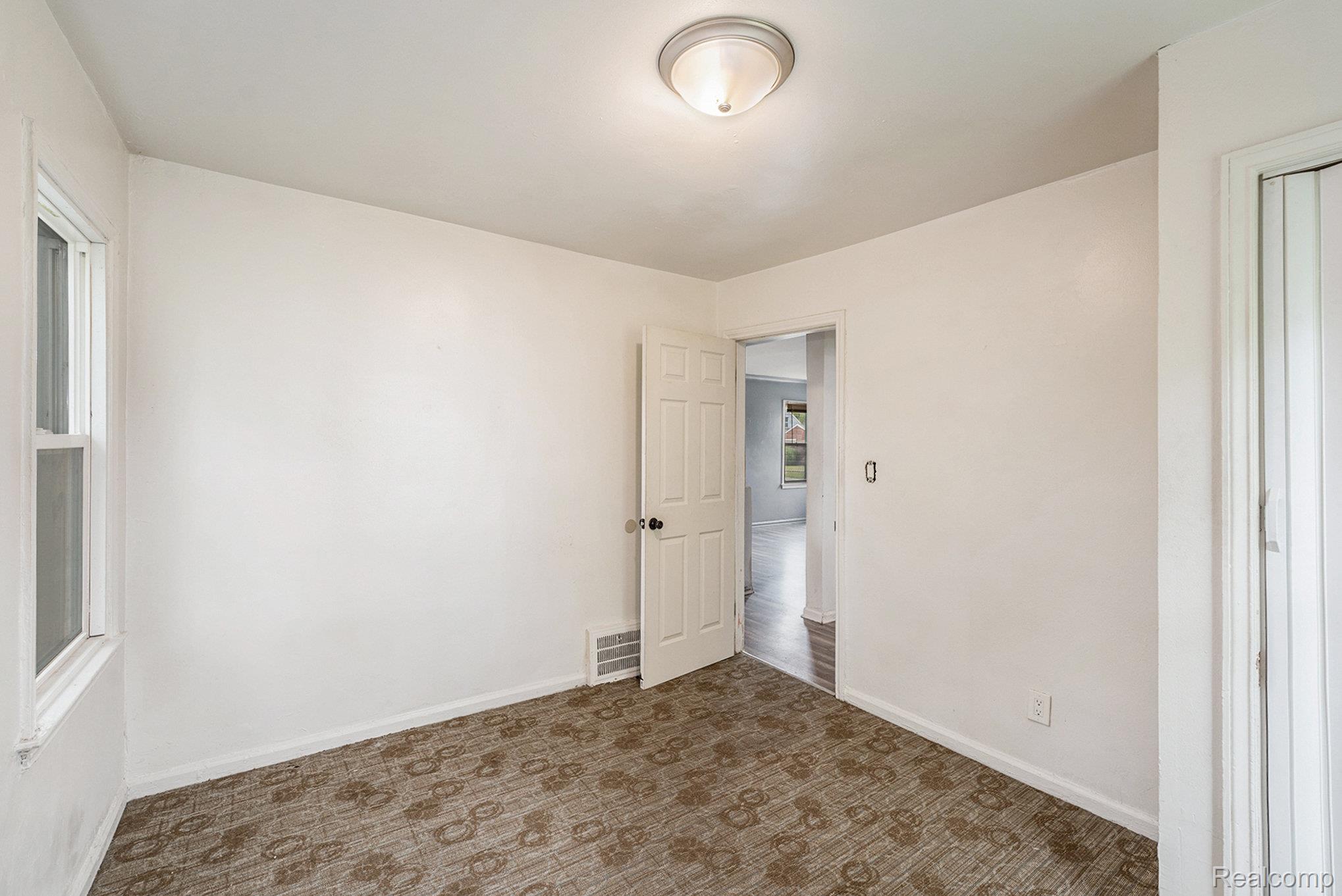 Detroit City, Michigan 48227, United States, 2 Bedrooms Bedrooms, ,1 BathroomBathrooms,Residential,Pending,141553