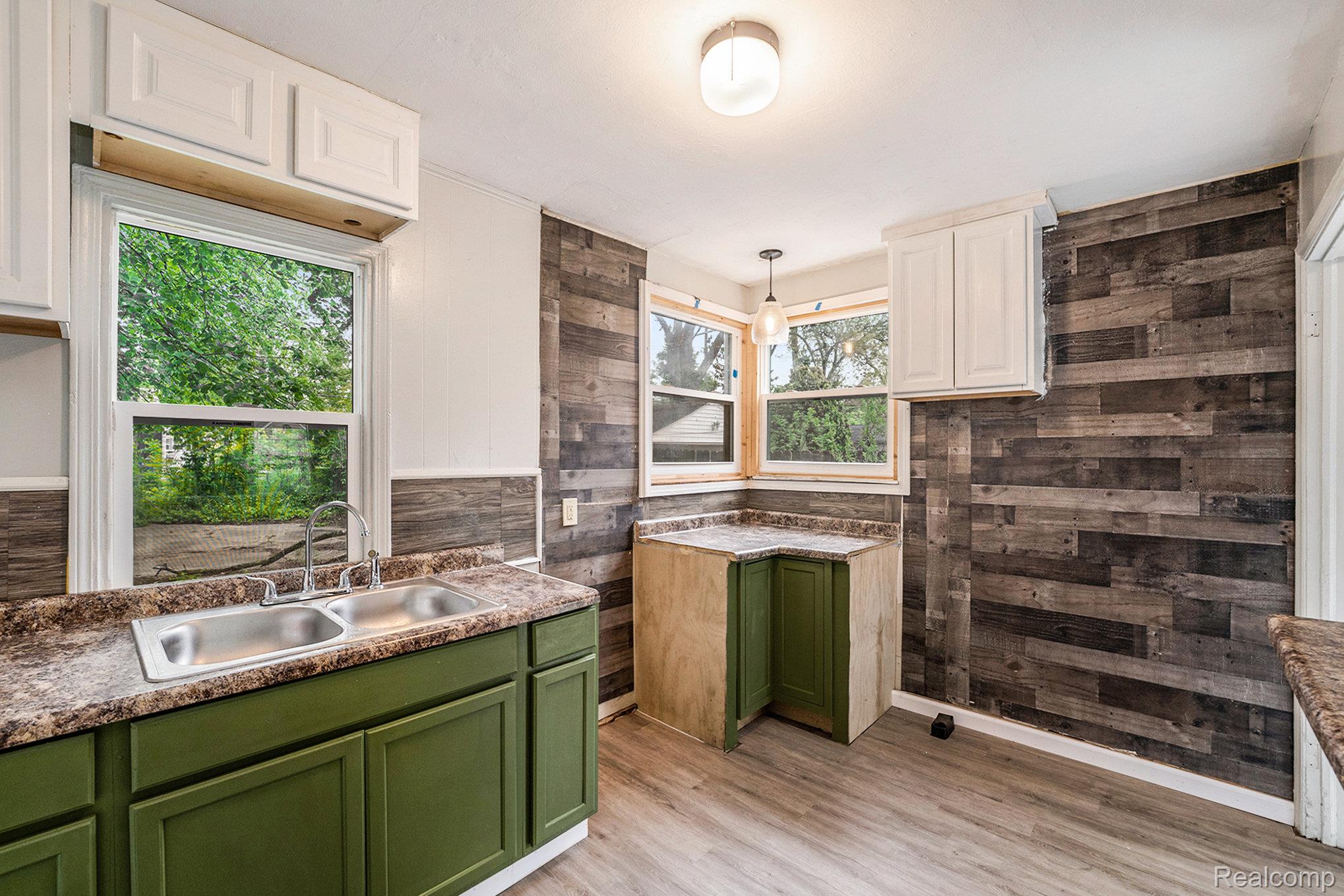 Detroit City, Michigan 48227, United States, 2 Bedrooms Bedrooms, ,1 BathroomBathrooms,Residential,Pending,141553