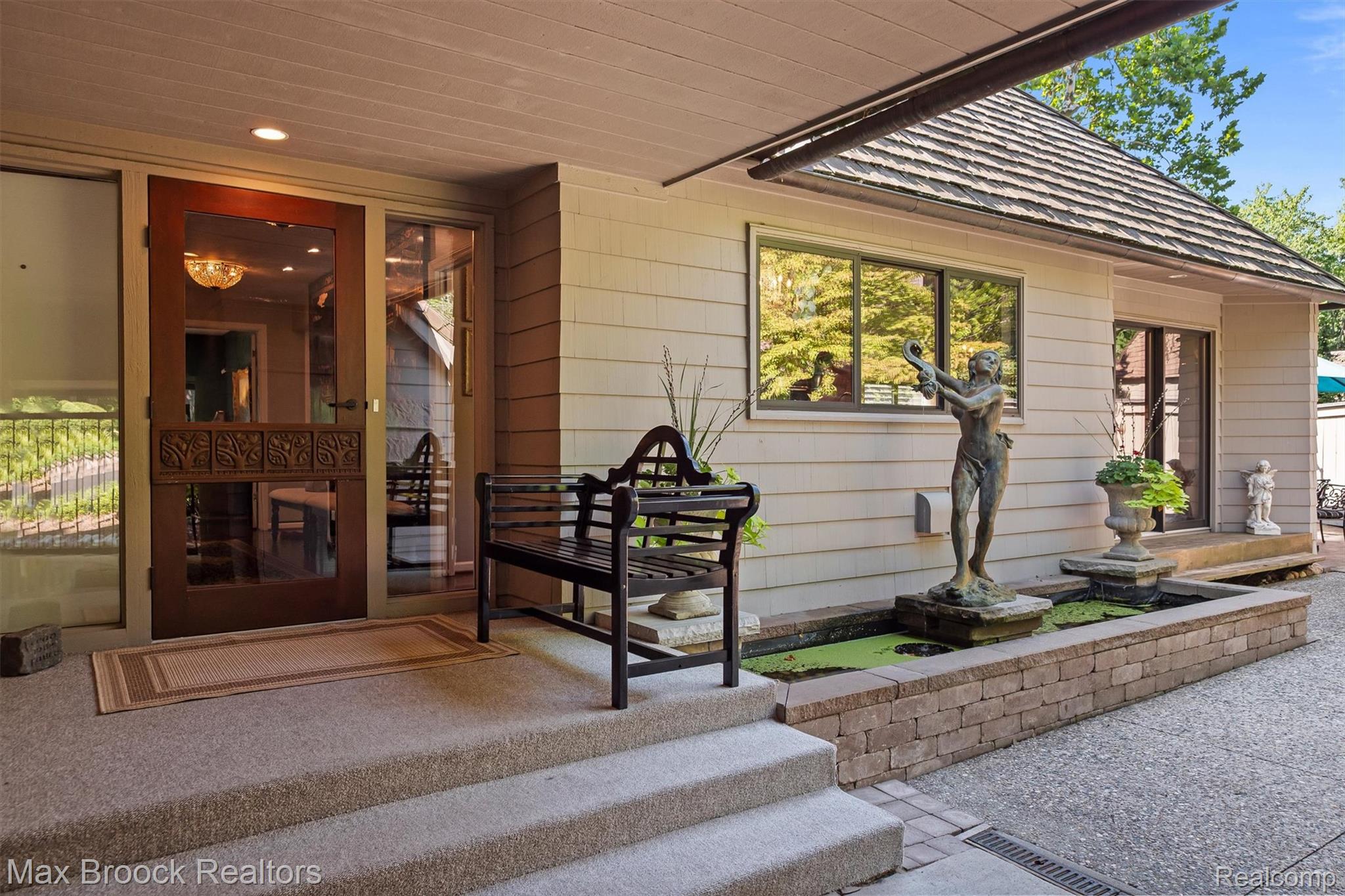 969 Bloomfield Woods