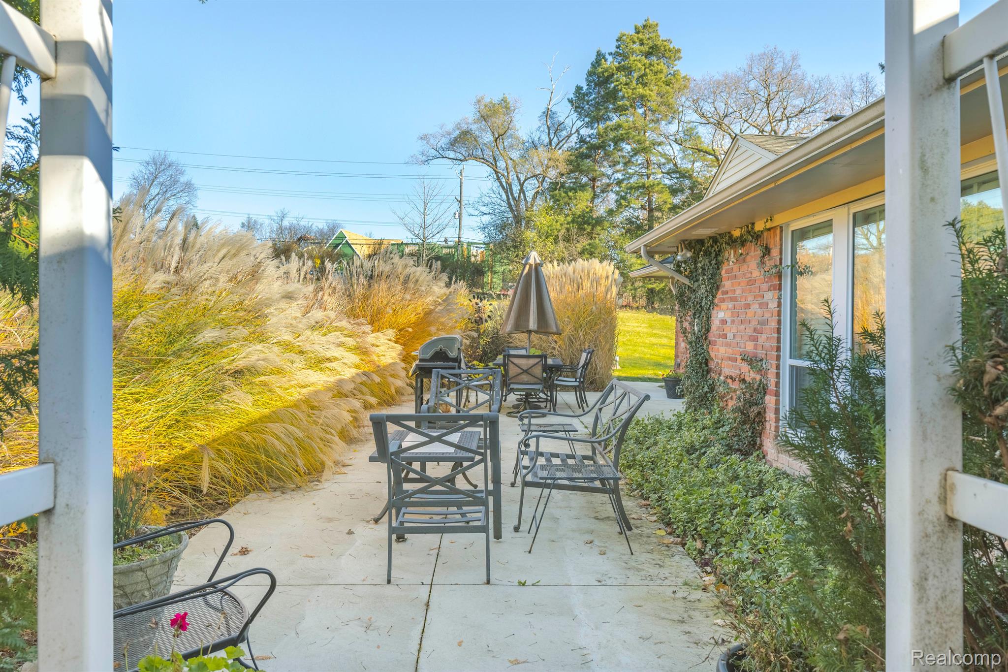 1206 CEDARHOLM Lane