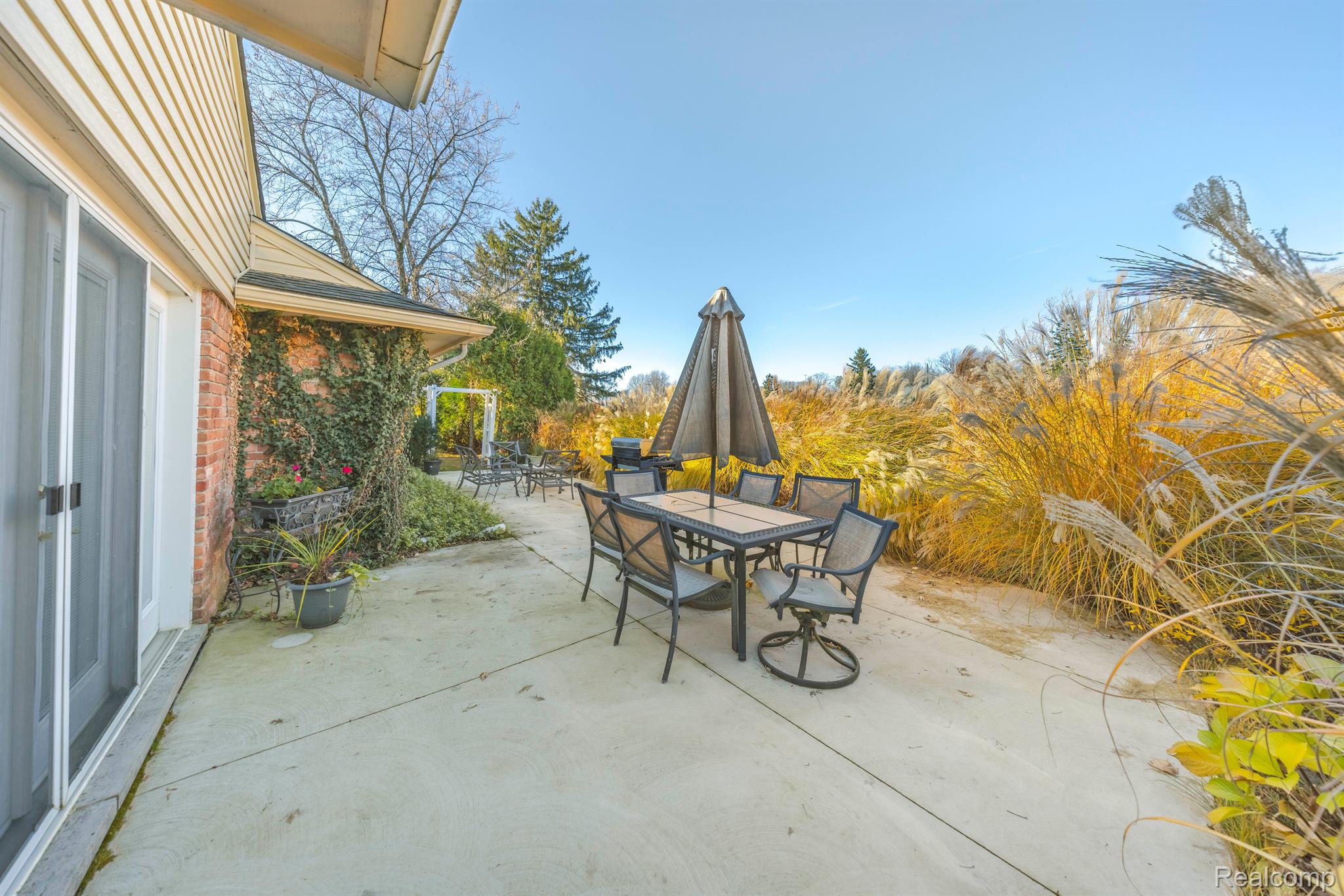 1206 CEDARHOLM Lane