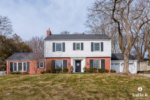 2437 Elmwood Drive SE East Grand Rapids City MI 49506