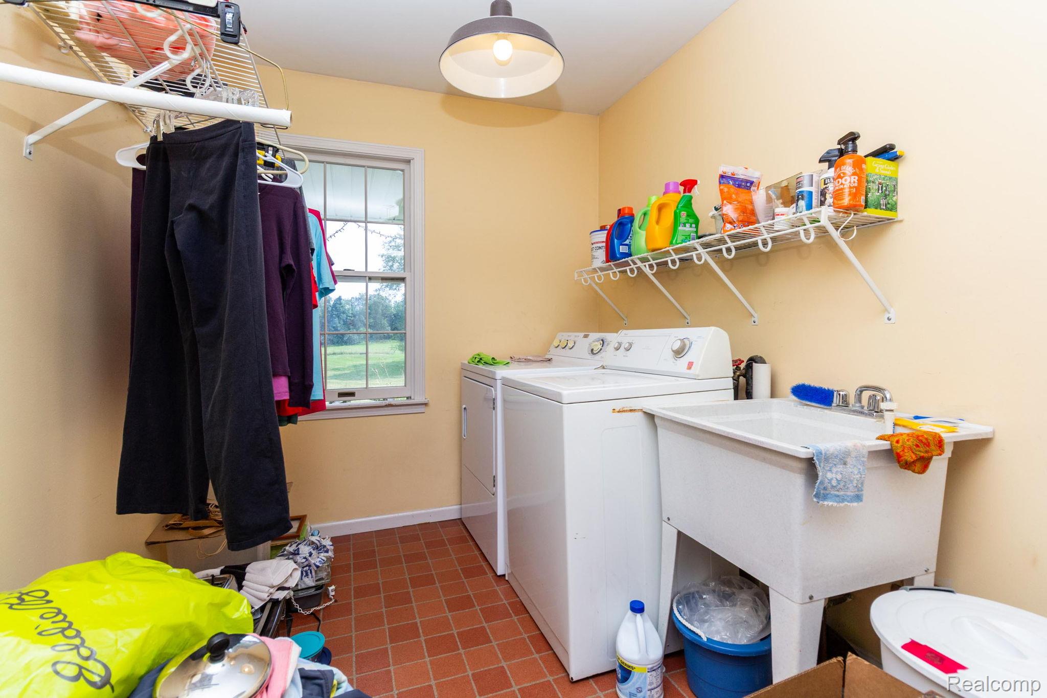 Oxford Charter Township, Michigan 48371, United States, 4 Bedrooms Bedrooms, ,2 BathroomsBathrooms,Residential,Active,190800