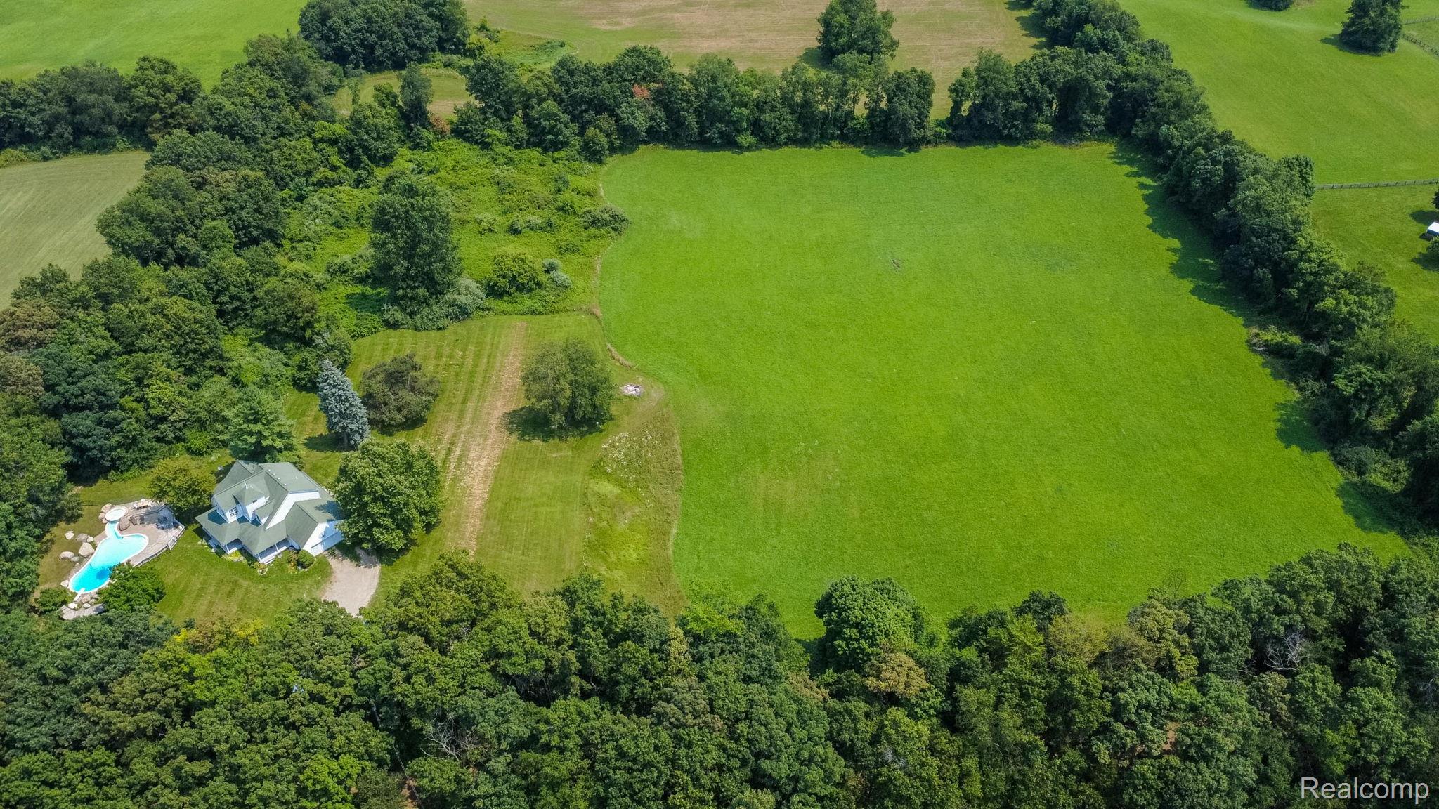 Oxford Charter Township, Michigan 48371, United States, 4 Bedrooms Bedrooms, ,2 BathroomsBathrooms,Residential,Active,190800