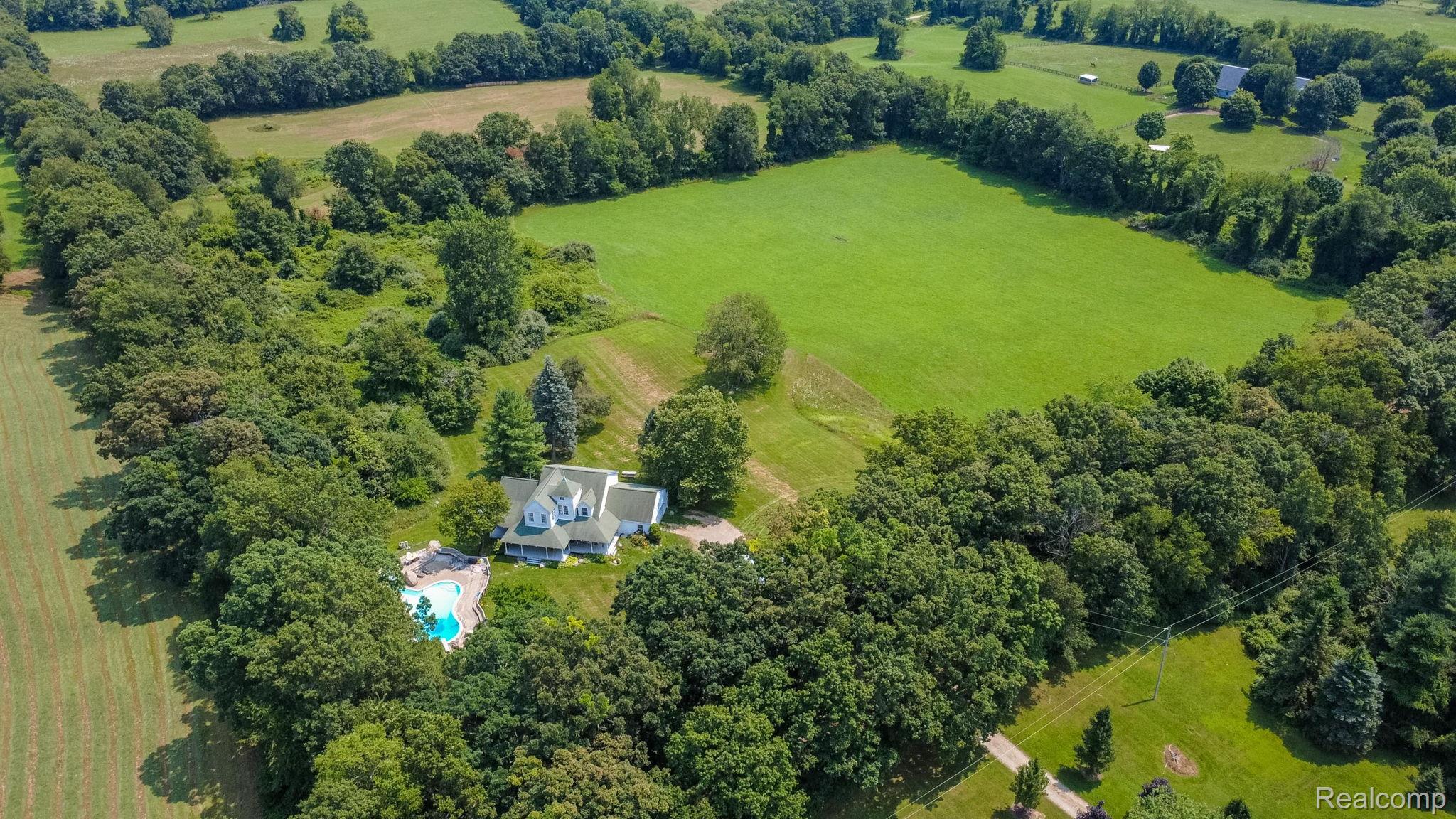 Oxford Charter Township, Michigan 48371, United States, 4 Bedrooms Bedrooms, ,2 BathroomsBathrooms,Residential,Active,190800