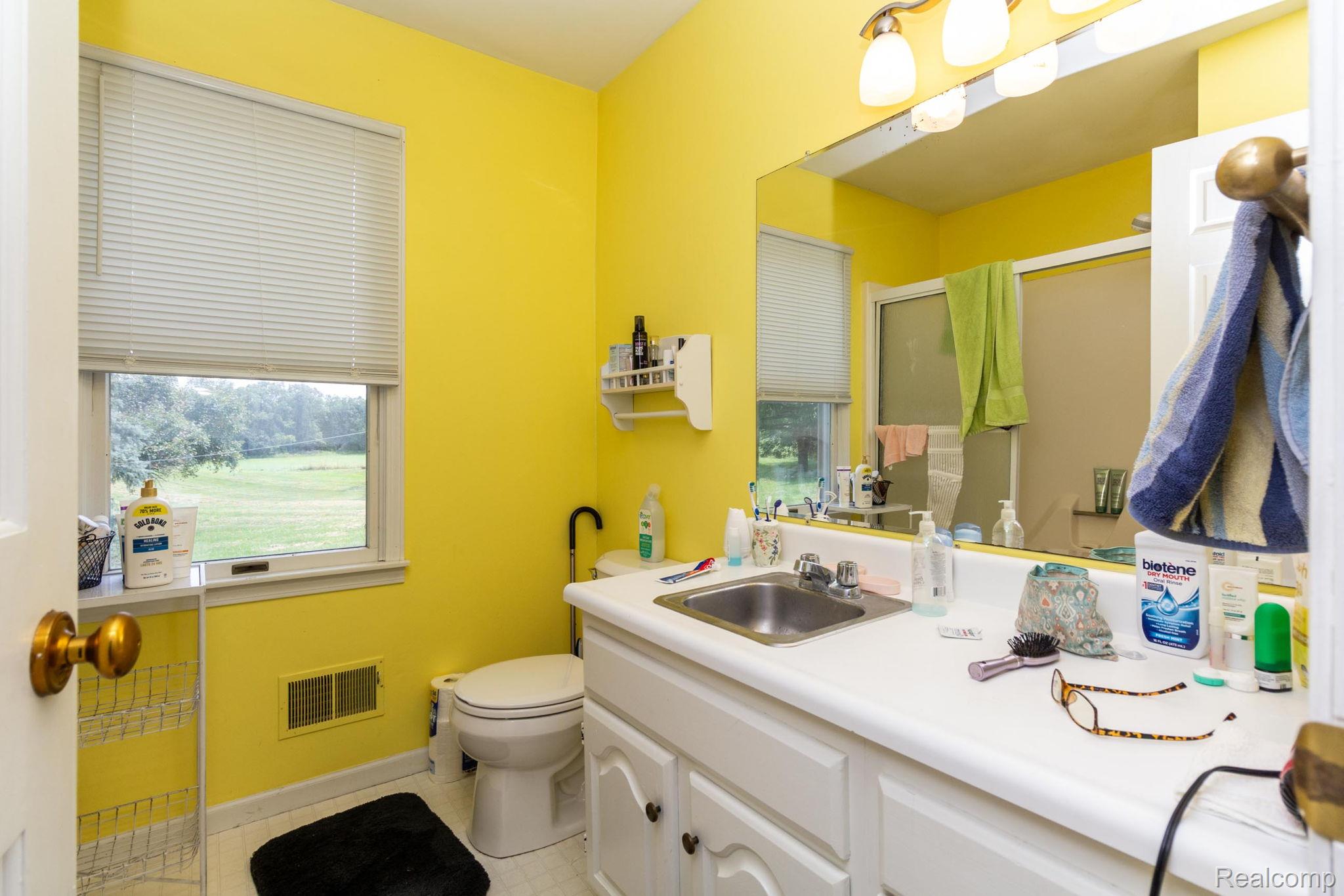 Oxford Charter Township, Michigan 48371, United States, 4 Bedrooms Bedrooms, ,2 BathroomsBathrooms,Residential,Active,190800