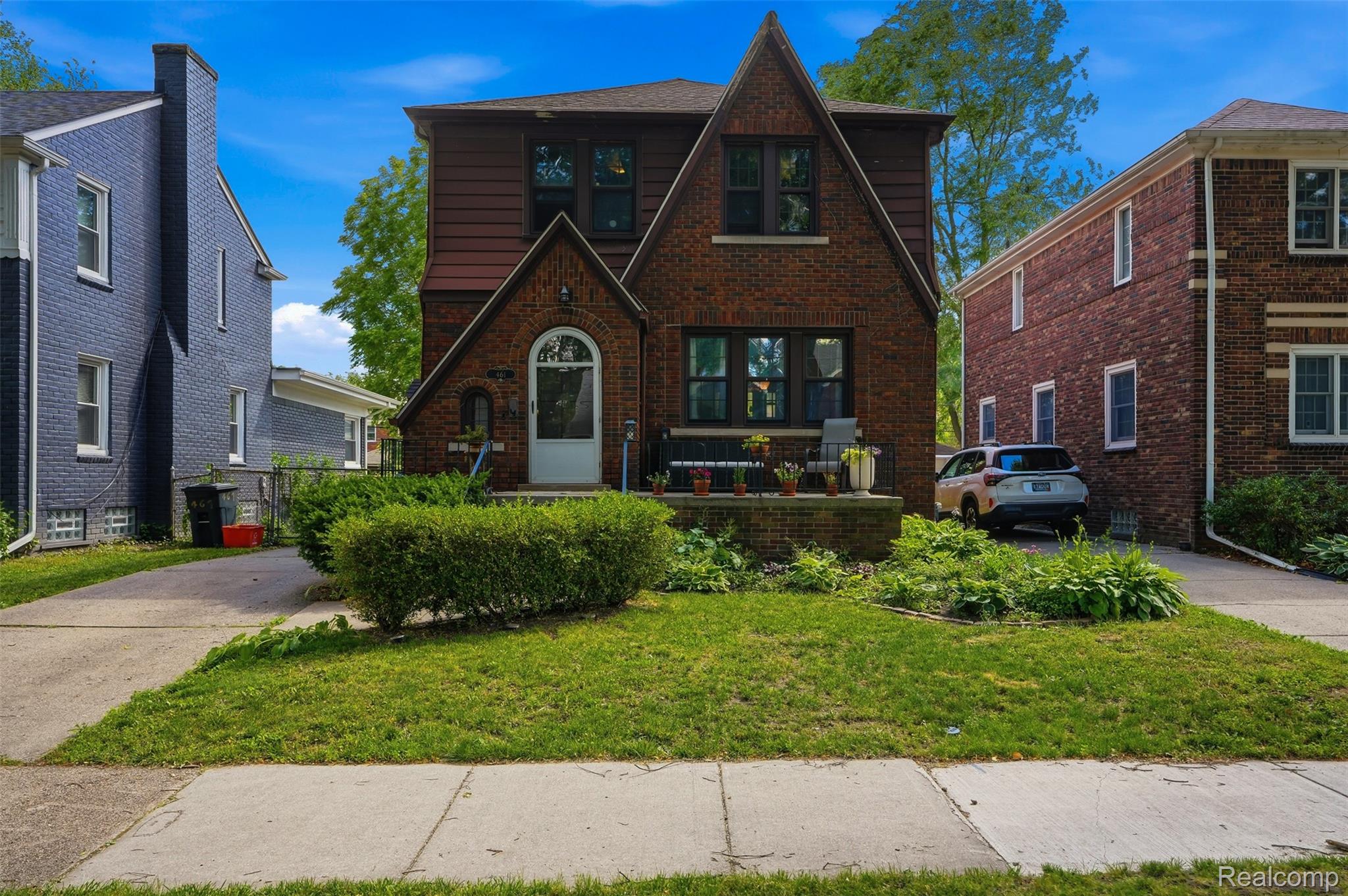 461 Manor