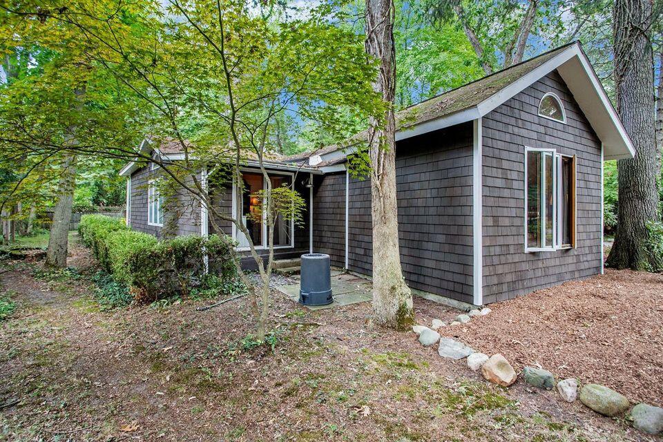 3852 Birchwood Trail