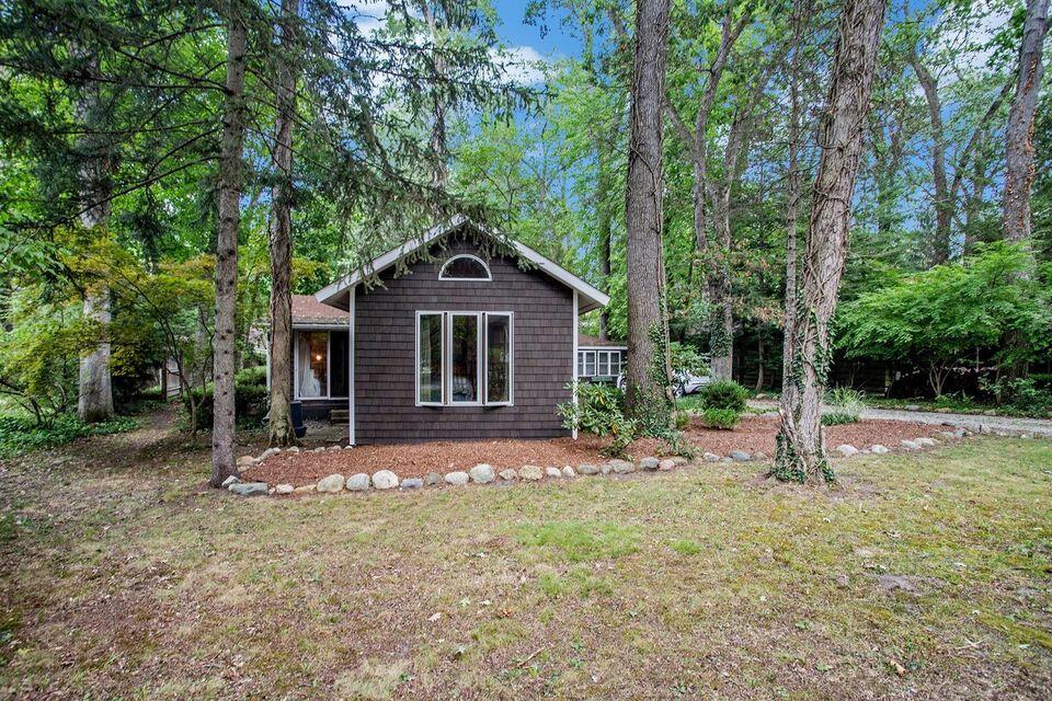 3852 Birchwood Trail