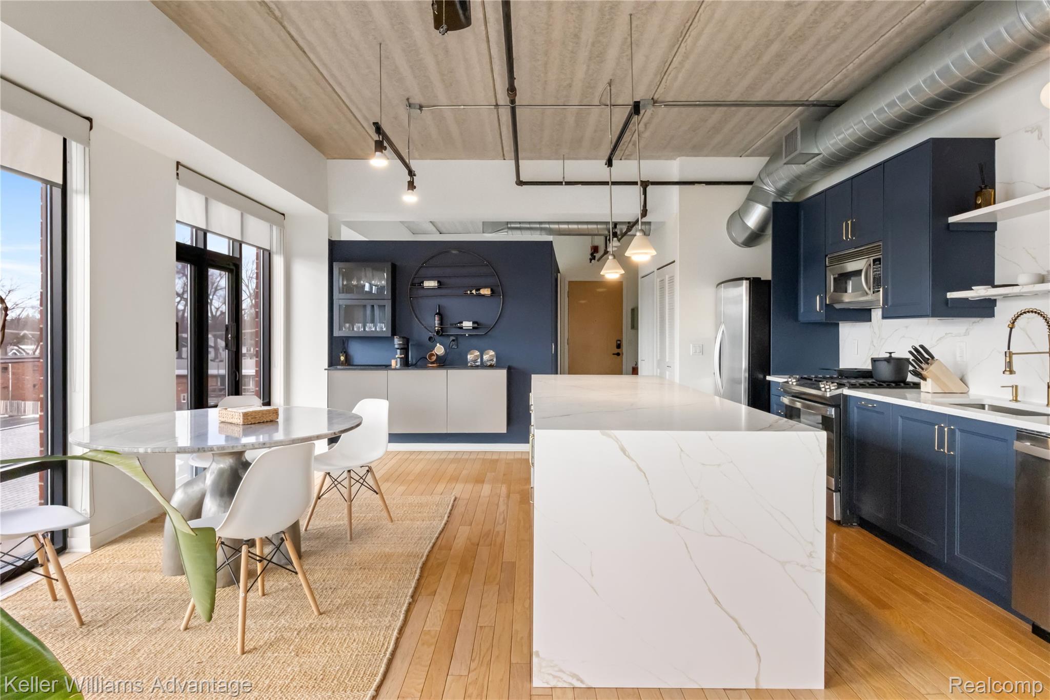 101 Curry Avenue 416