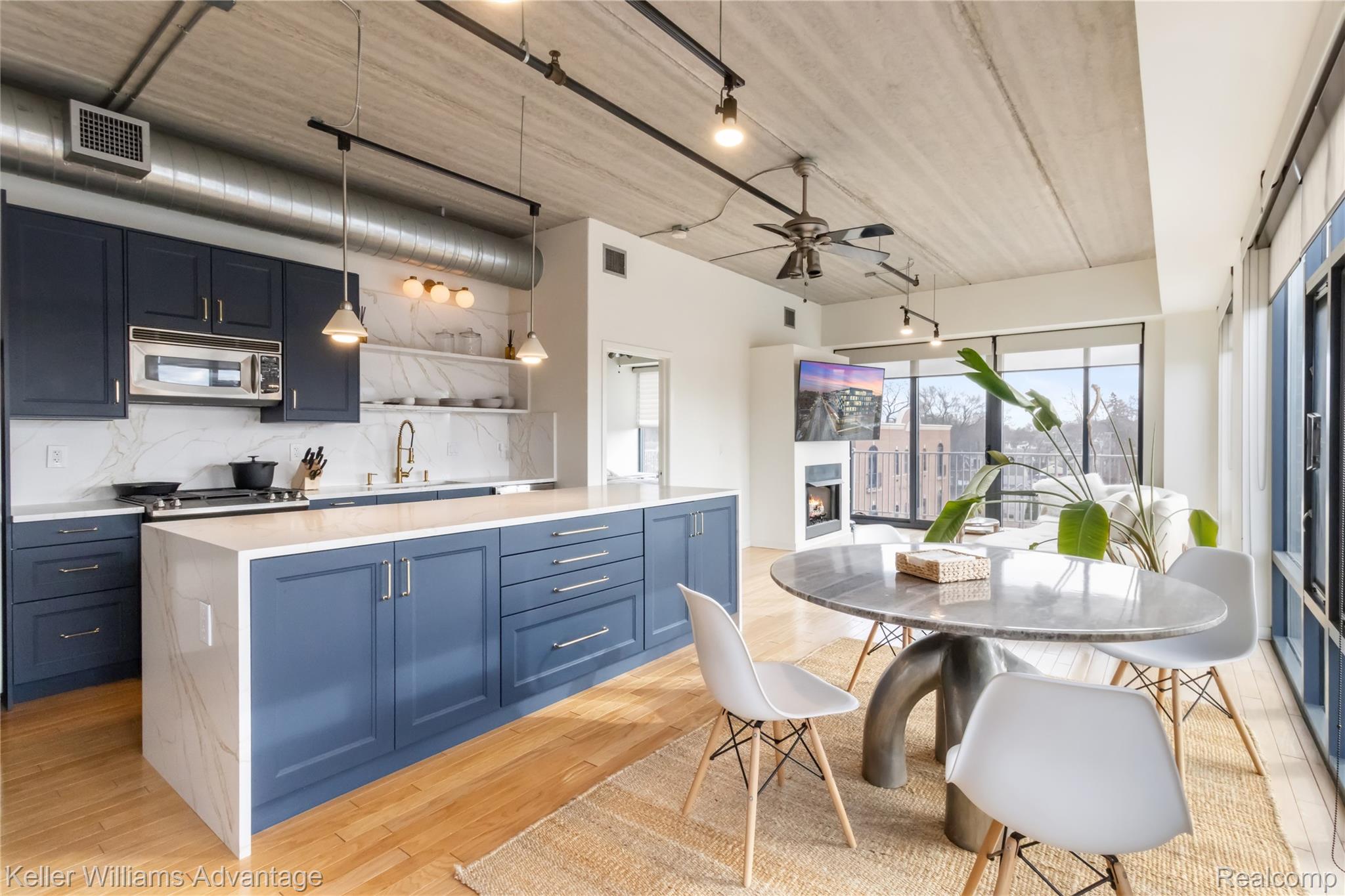 101 Curry Avenue 416