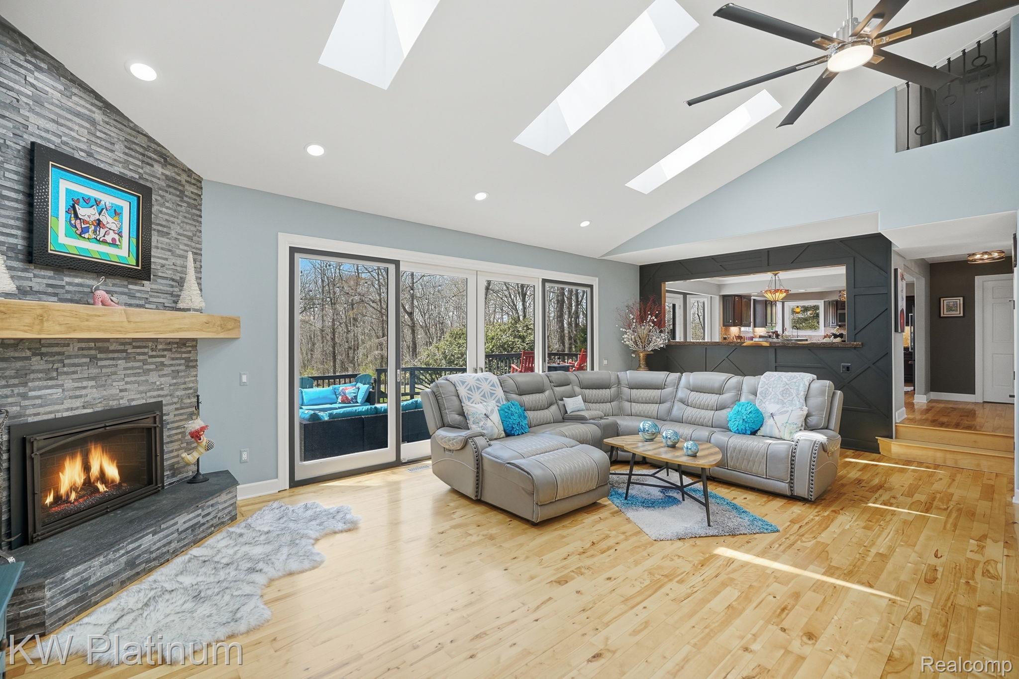 2739 Riverside Drive