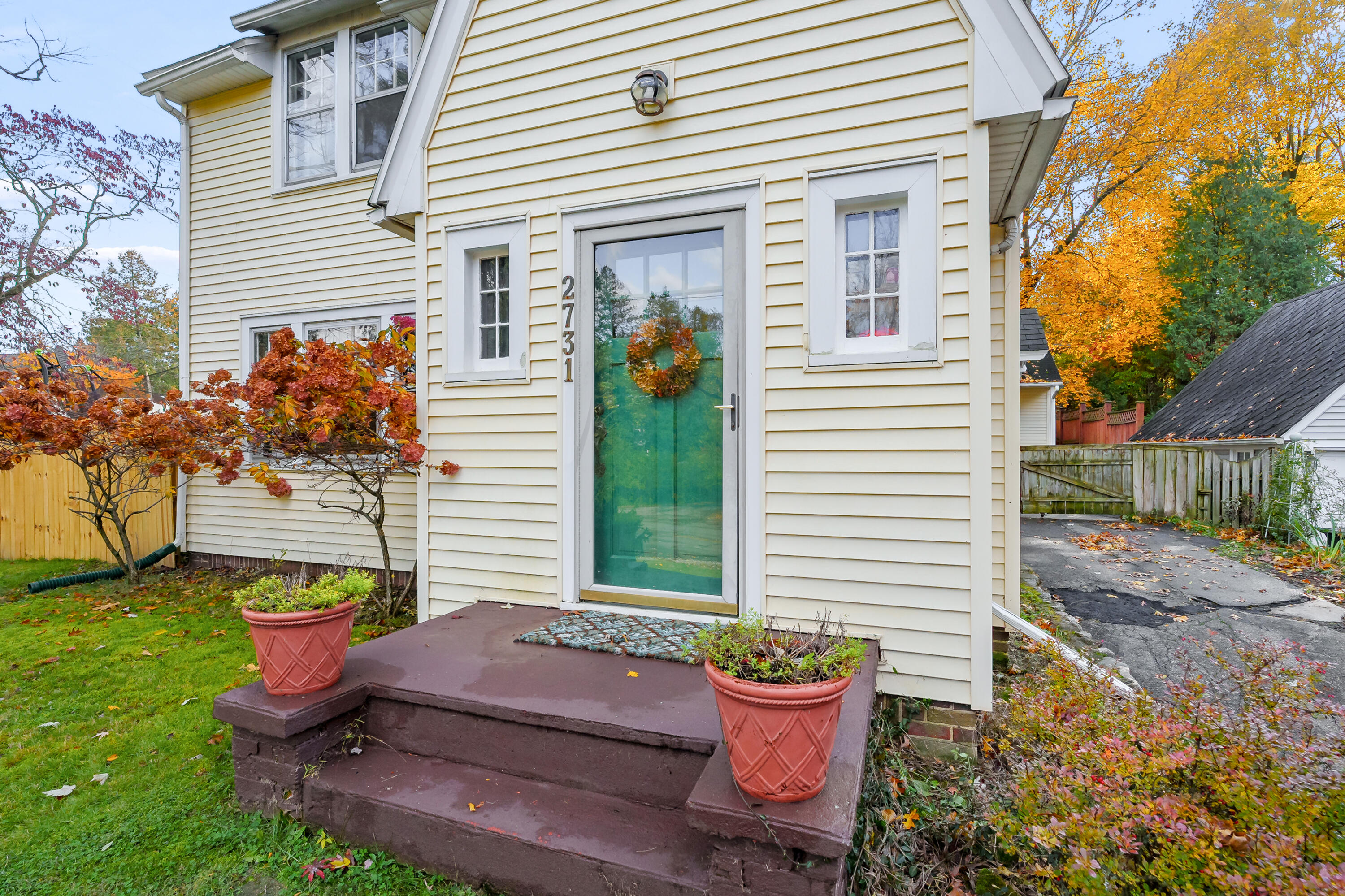 2731 Bronson Boulevard