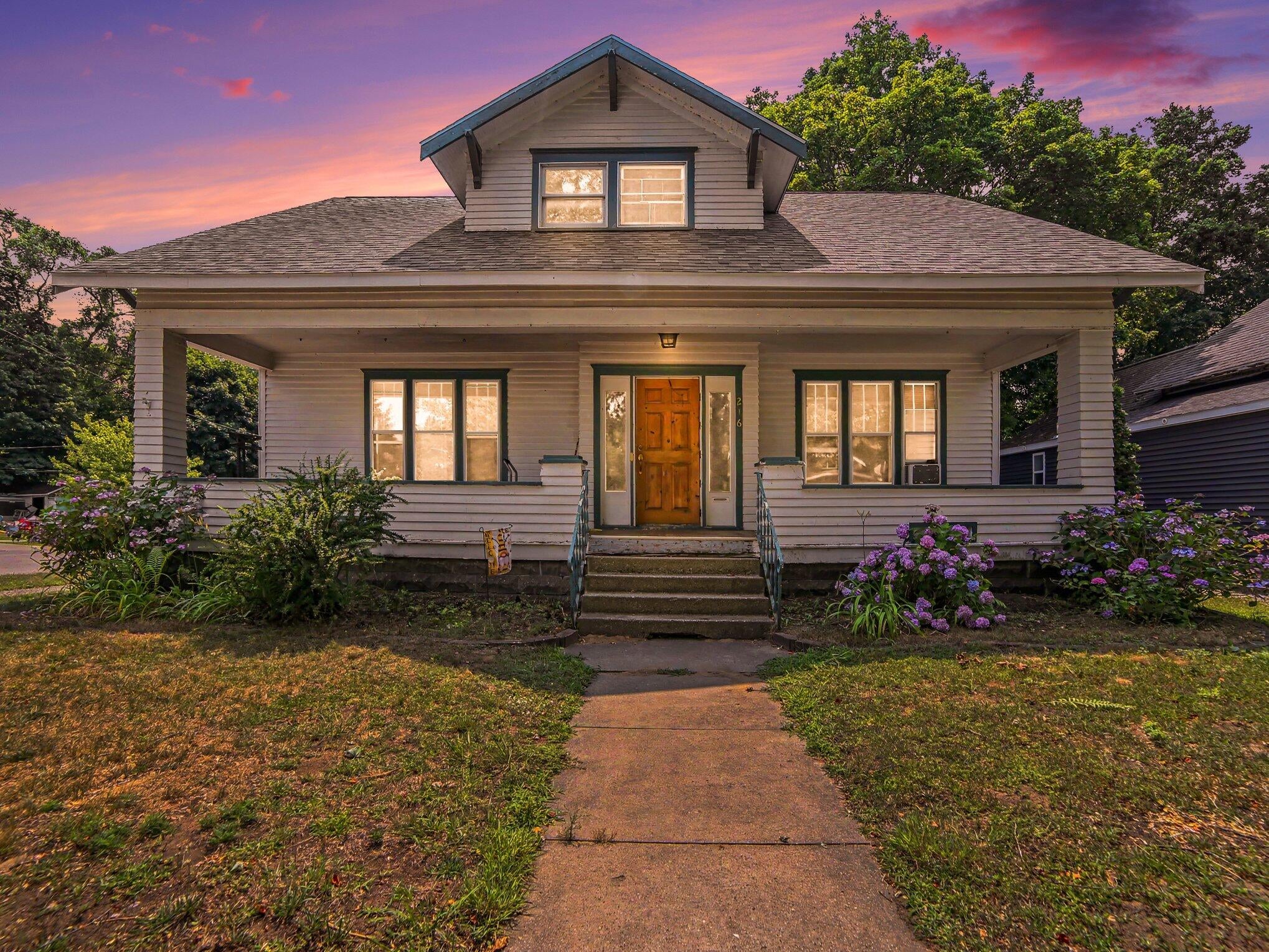 216 E Danaher Street