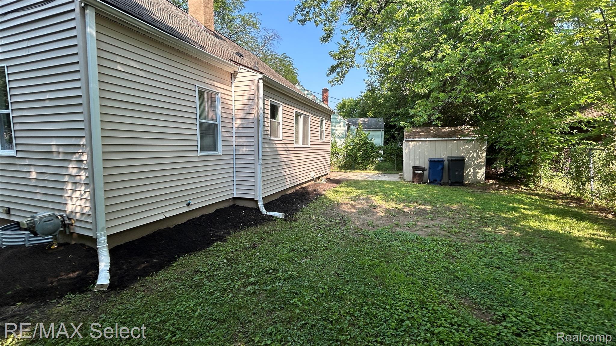 1902 Crestbrook Lane