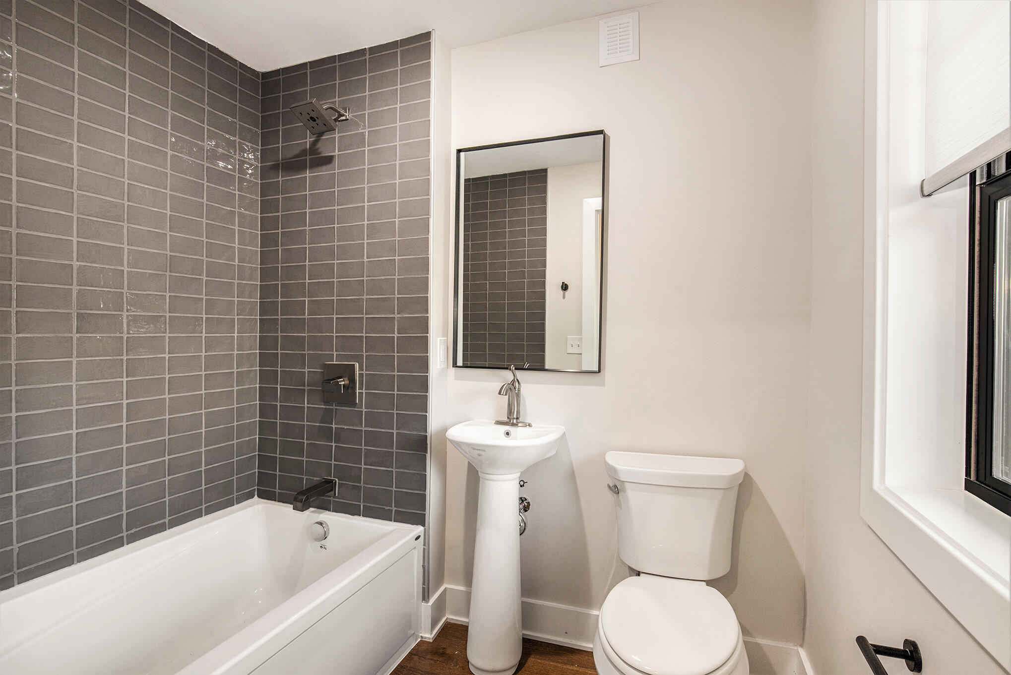 826 Fairview Avenue NE 4