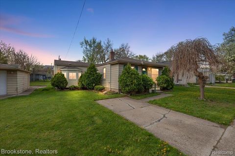 7528 Anna Avenue Warren City MI 48092