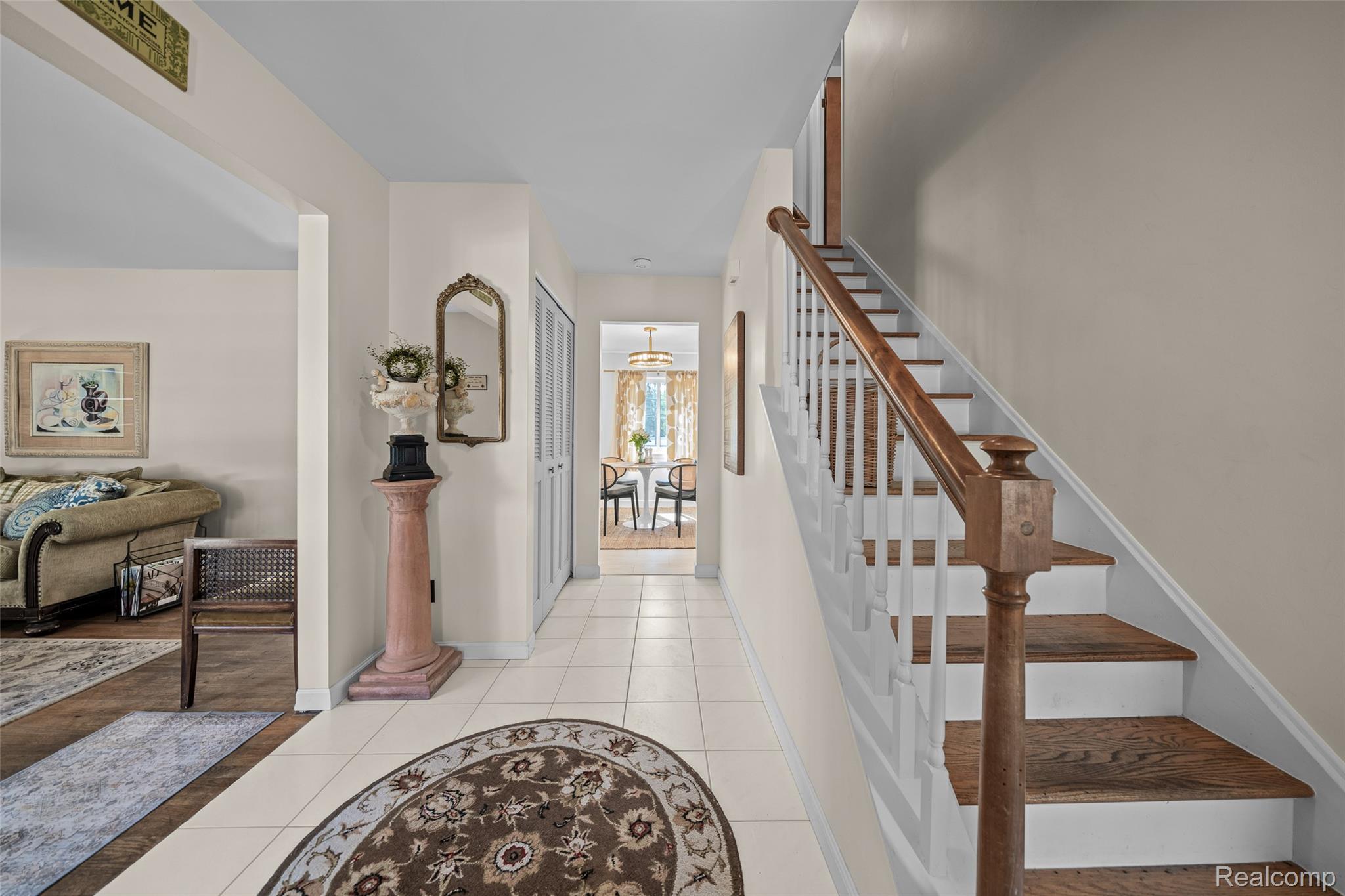 Beverly Hills Village, Michigan 48025, United States, 5 Bedrooms Bedrooms, ,3 BathroomsBathrooms,Residential,Active,206691