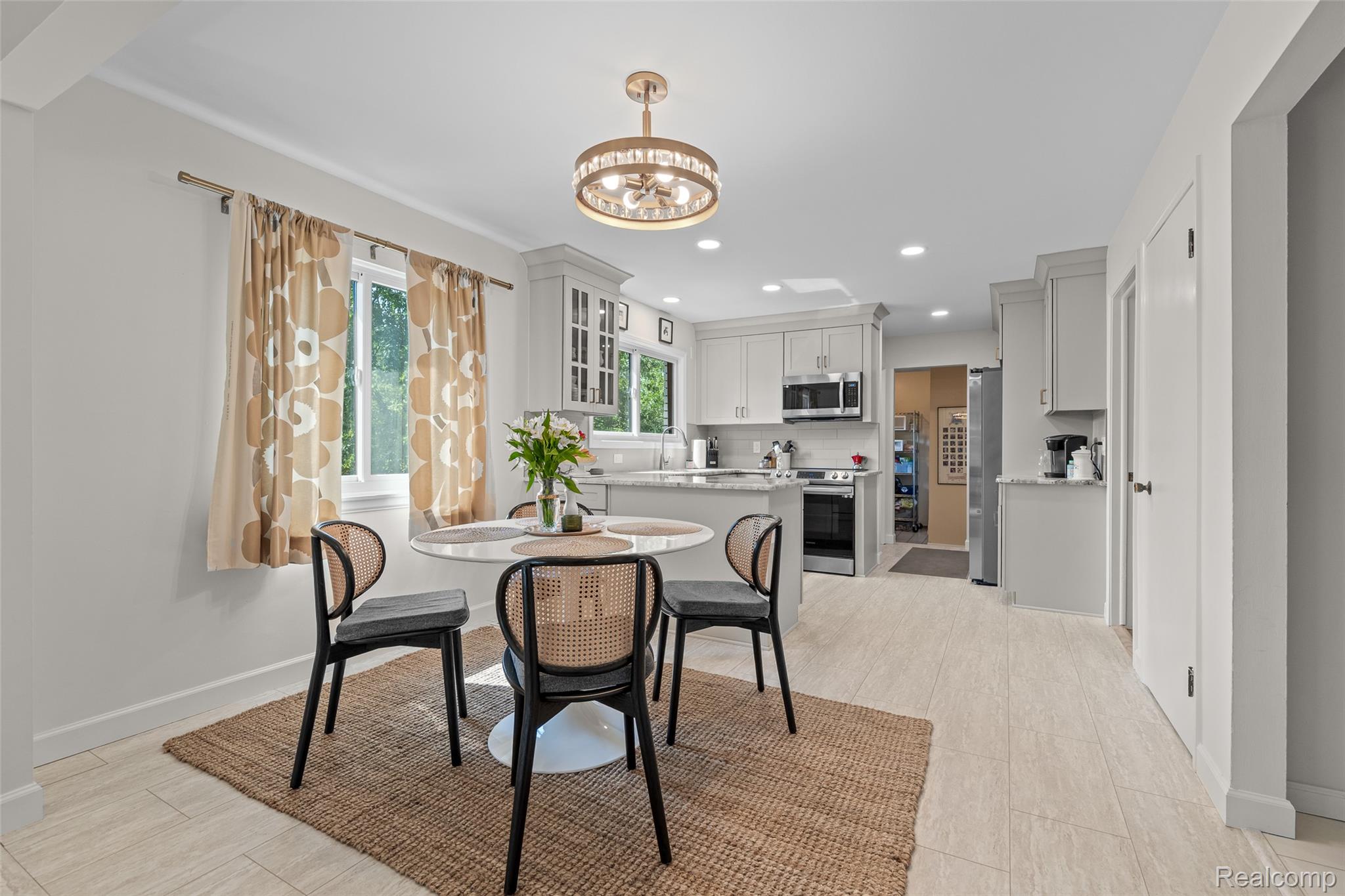 Beverly Hills Village, Michigan 48025, United States, 5 Bedrooms Bedrooms, ,3 BathroomsBathrooms,Residential,Active,206691