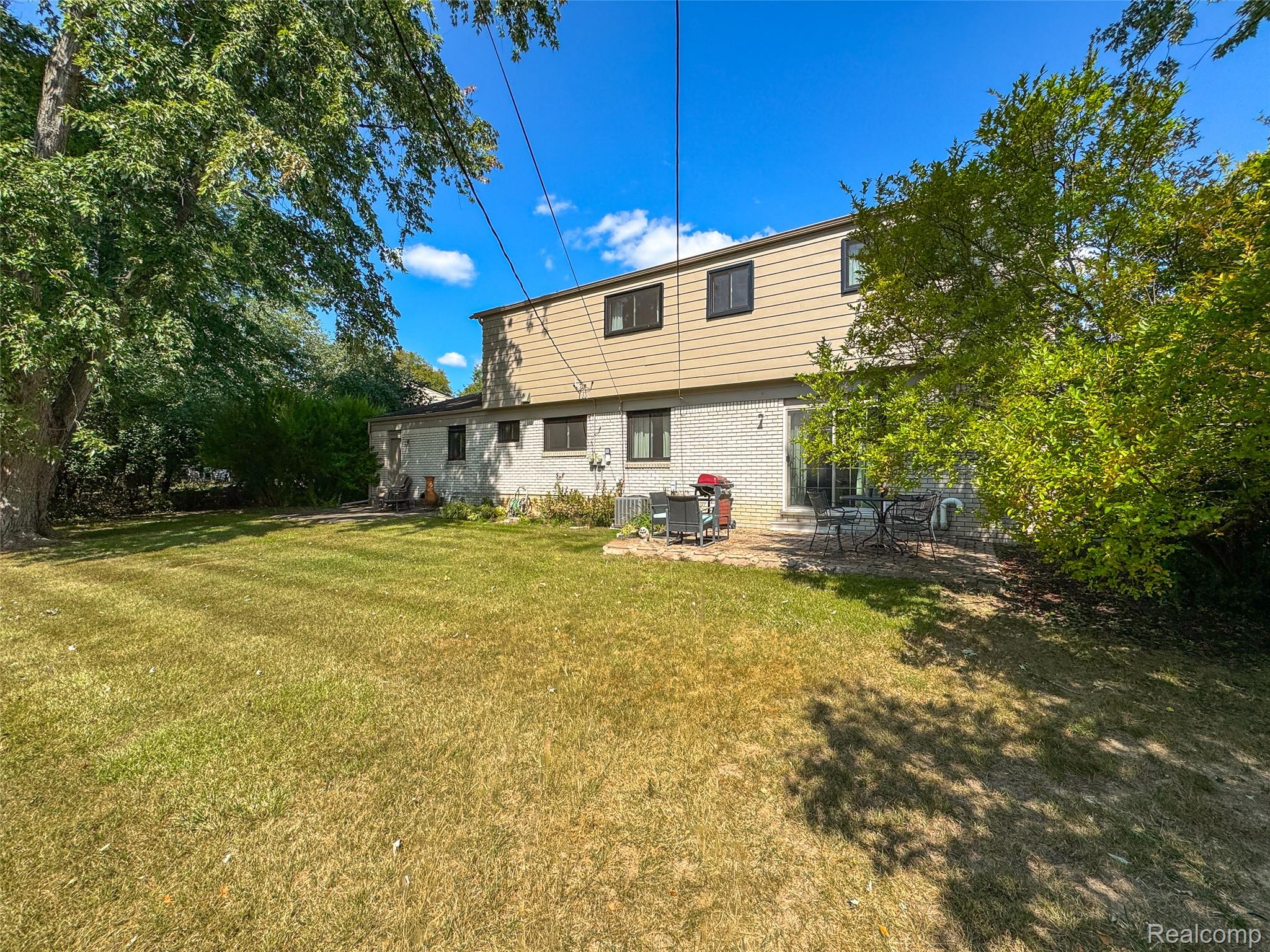 Beverly Hills Village, Michigan 48025, United States, 5 Bedrooms Bedrooms, ,3 BathroomsBathrooms,Residential,Active,206691