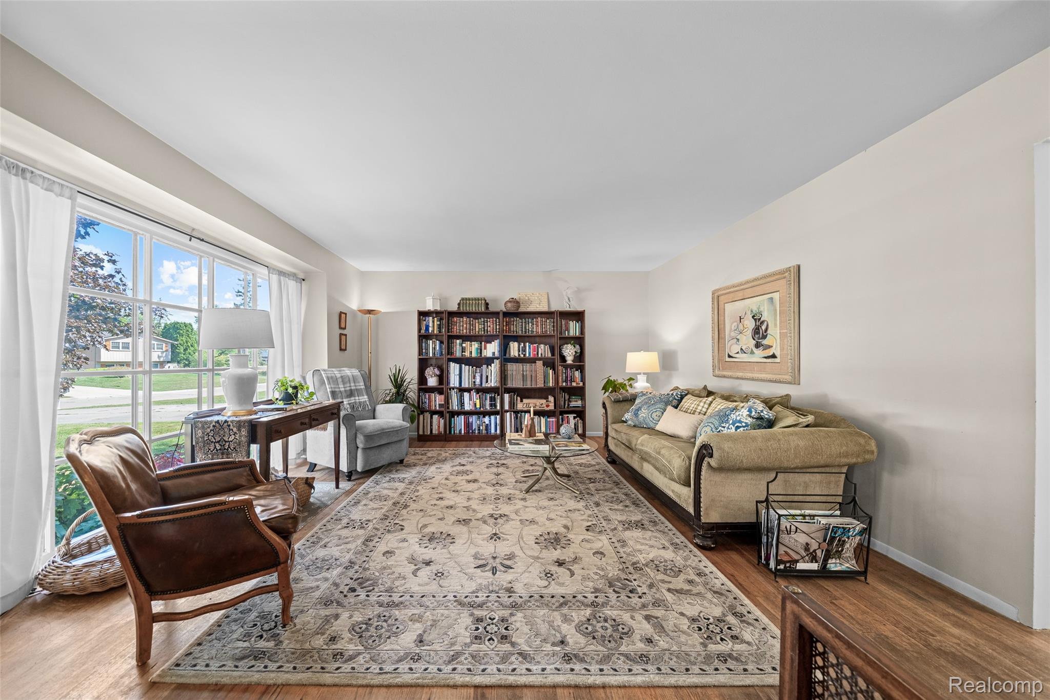 Beverly Hills Village, Michigan 48025, United States, 5 Bedrooms Bedrooms, ,3 BathroomsBathrooms,Residential,Active,206691