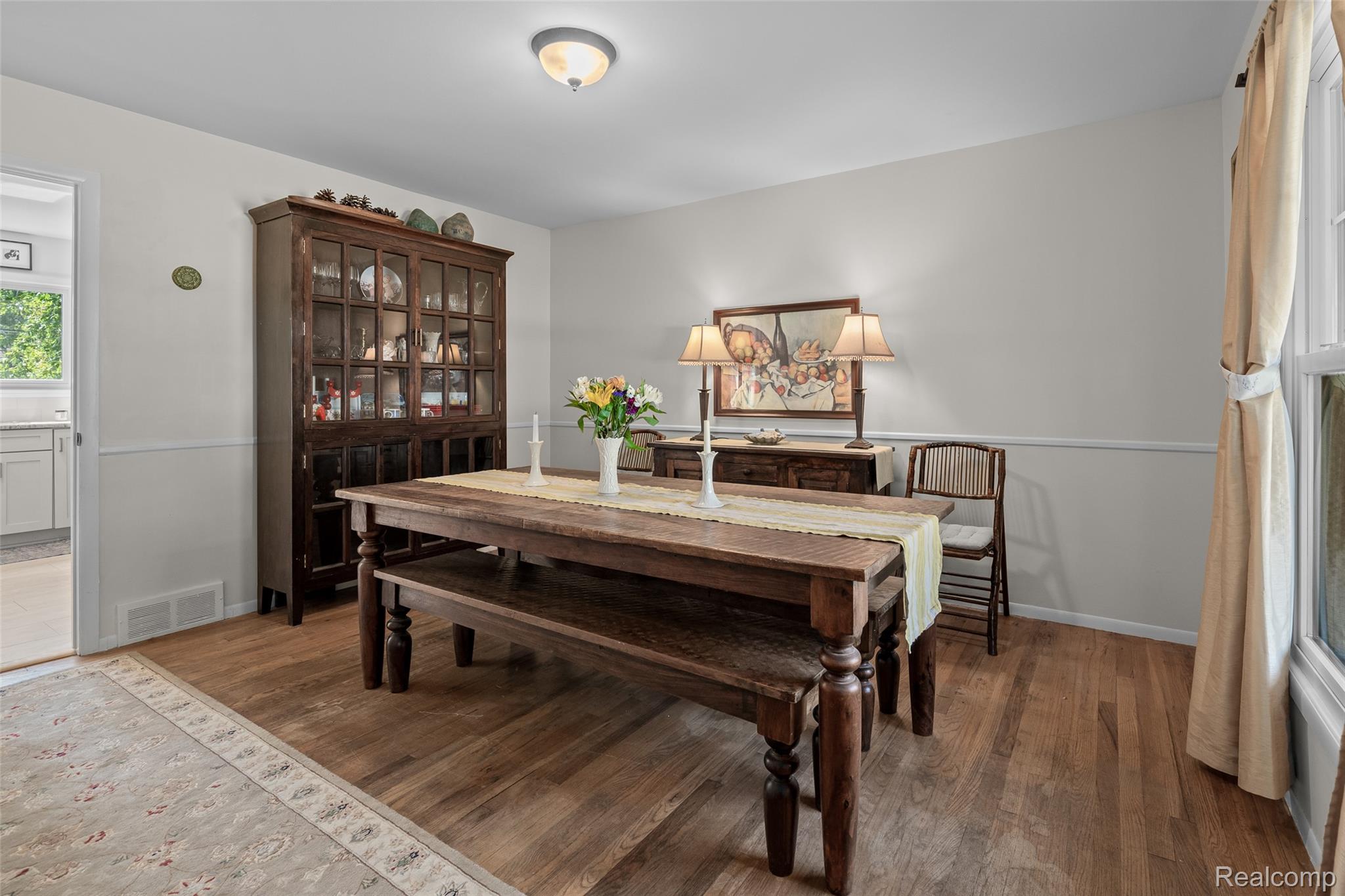 Beverly Hills Village, Michigan 48025, United States, 5 Bedrooms Bedrooms, ,3 BathroomsBathrooms,Residential,Active,206691