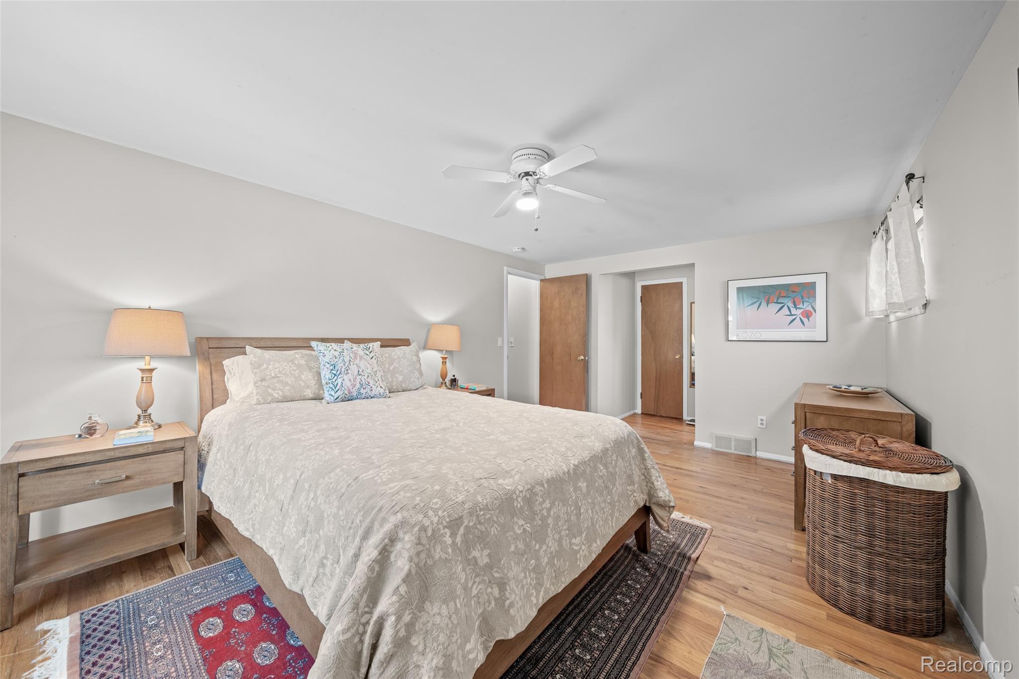 Beverly Hills Village, Michigan 48025, United States, 5 Bedrooms Bedrooms, ,3 BathroomsBathrooms,Residential,Active,206691