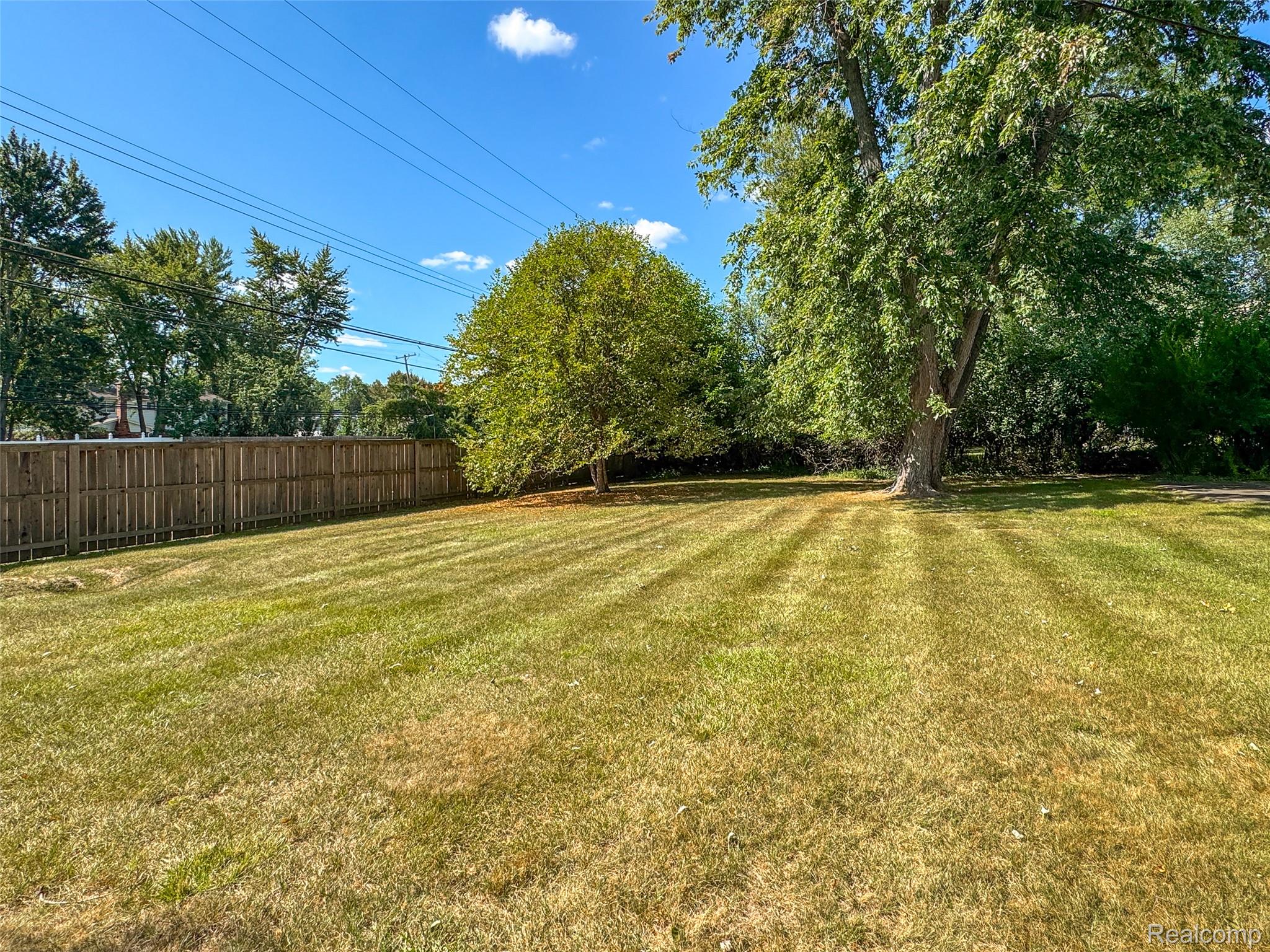 Beverly Hills Village, Michigan 48025, United States, 5 Bedrooms Bedrooms, ,3 BathroomsBathrooms,Residential,Active,206691