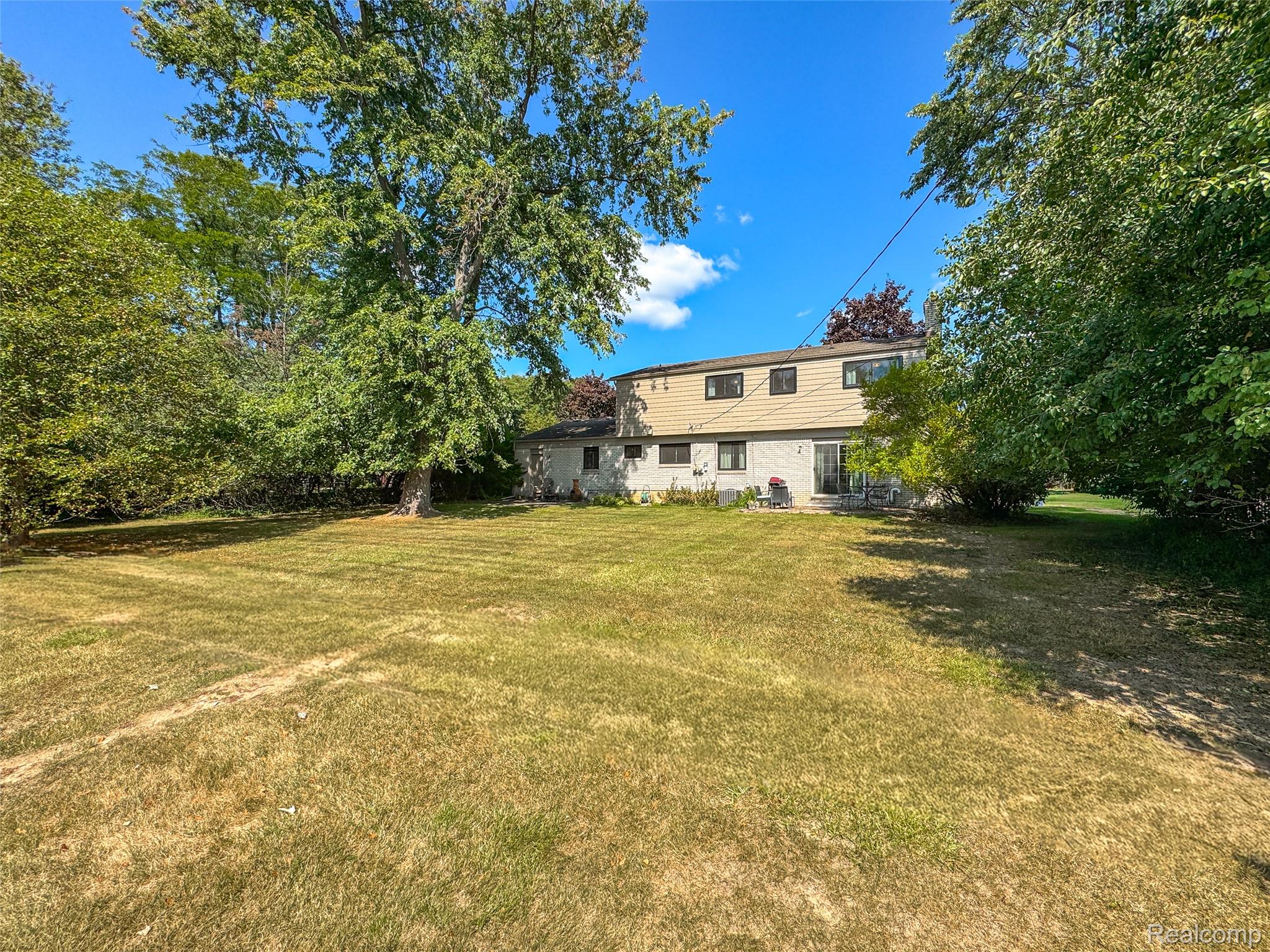 Beverly Hills Village, Michigan 48025, United States, 5 Bedrooms Bedrooms, ,3 BathroomsBathrooms,Residential,Active,206691