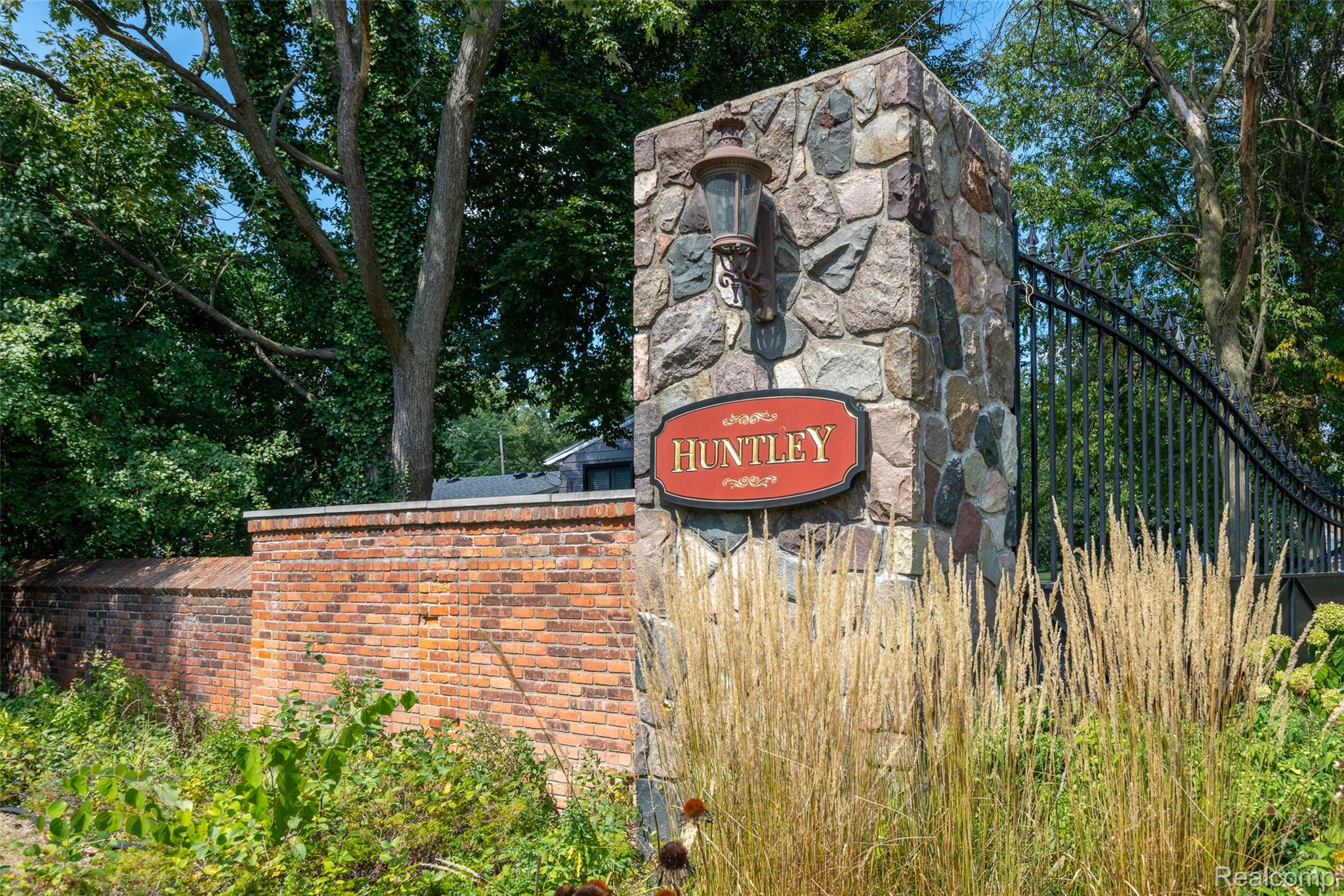 31018 Pickwick Lane
