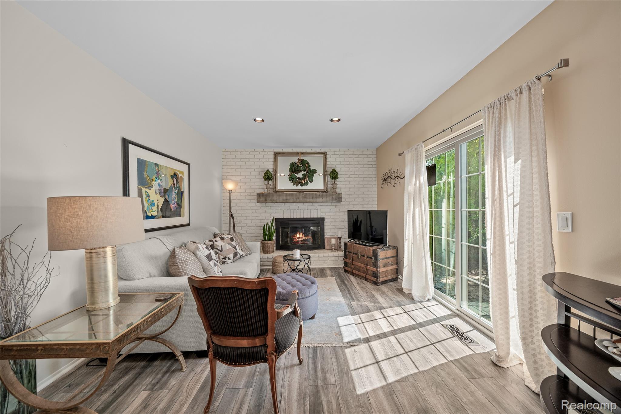 Beverly Hills Village, Michigan 48025, United States, 5 Bedrooms Bedrooms, ,3 BathroomsBathrooms,Residential,Active,206691