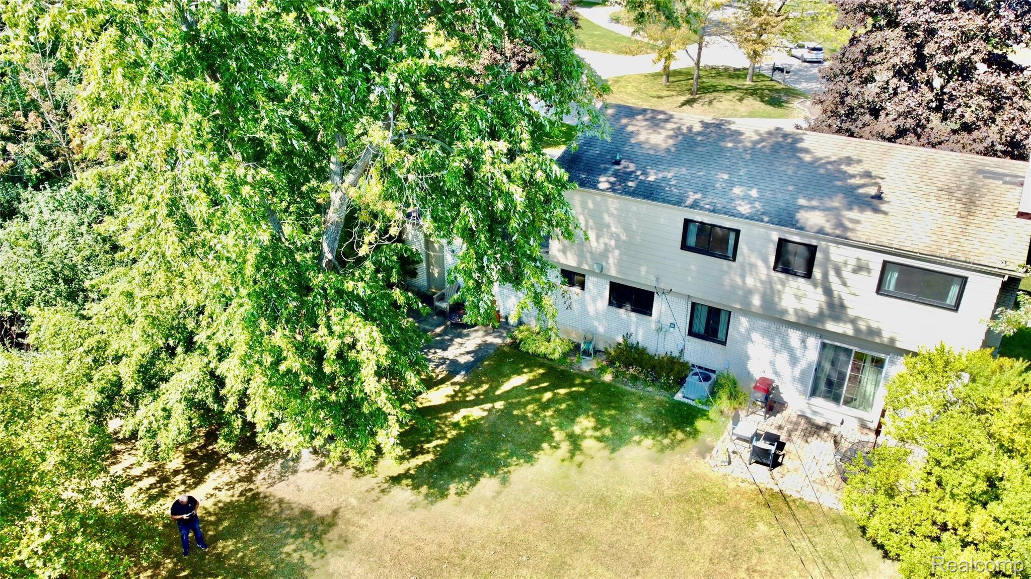 Beverly Hills Village, Michigan 48025, United States, 5 Bedrooms Bedrooms, ,3 BathroomsBathrooms,Residential,Active,206691