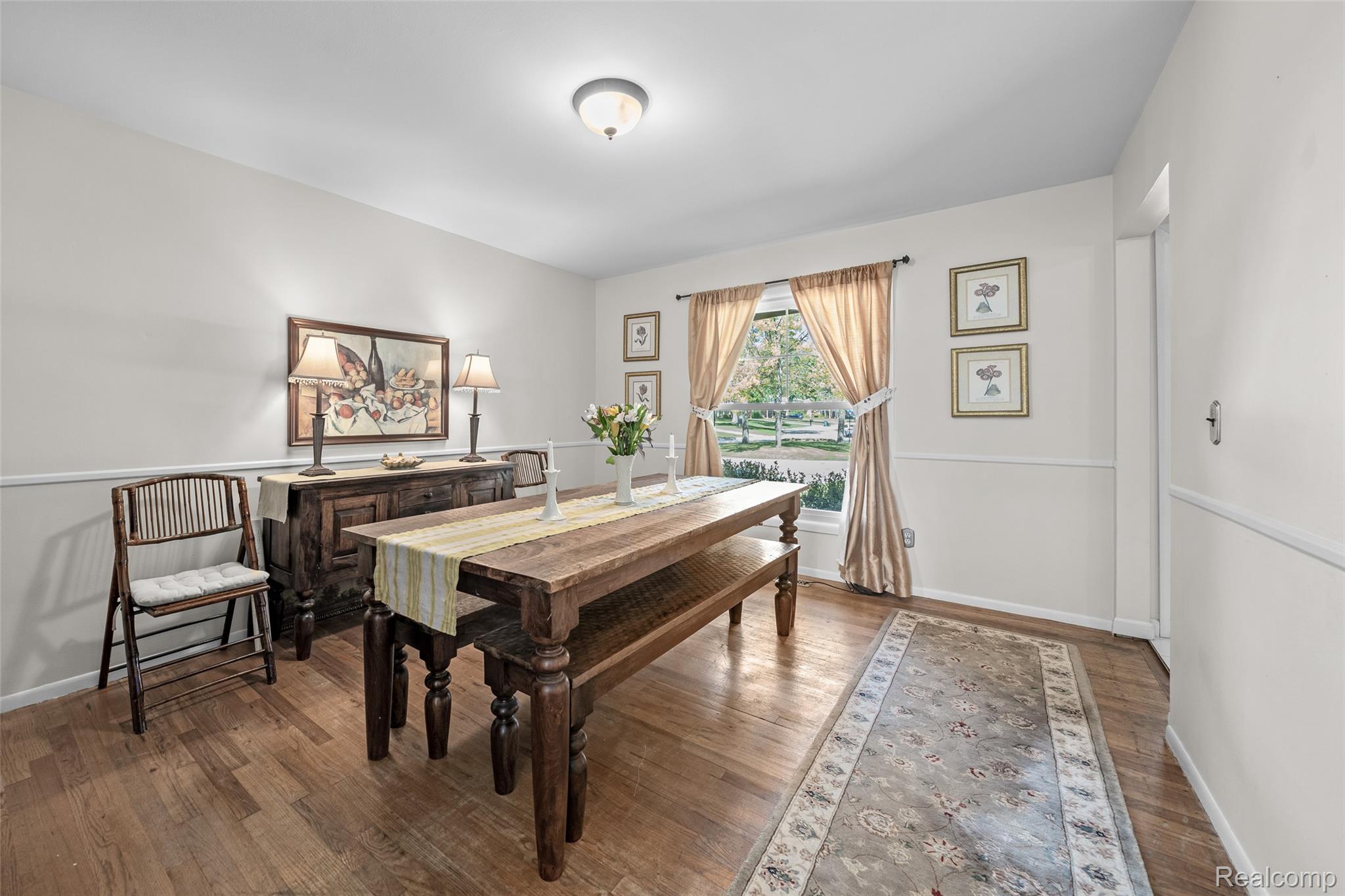 Beverly Hills Village, Michigan 48025, United States, 5 Bedrooms Bedrooms, ,3 BathroomsBathrooms,Residential,Active,206691