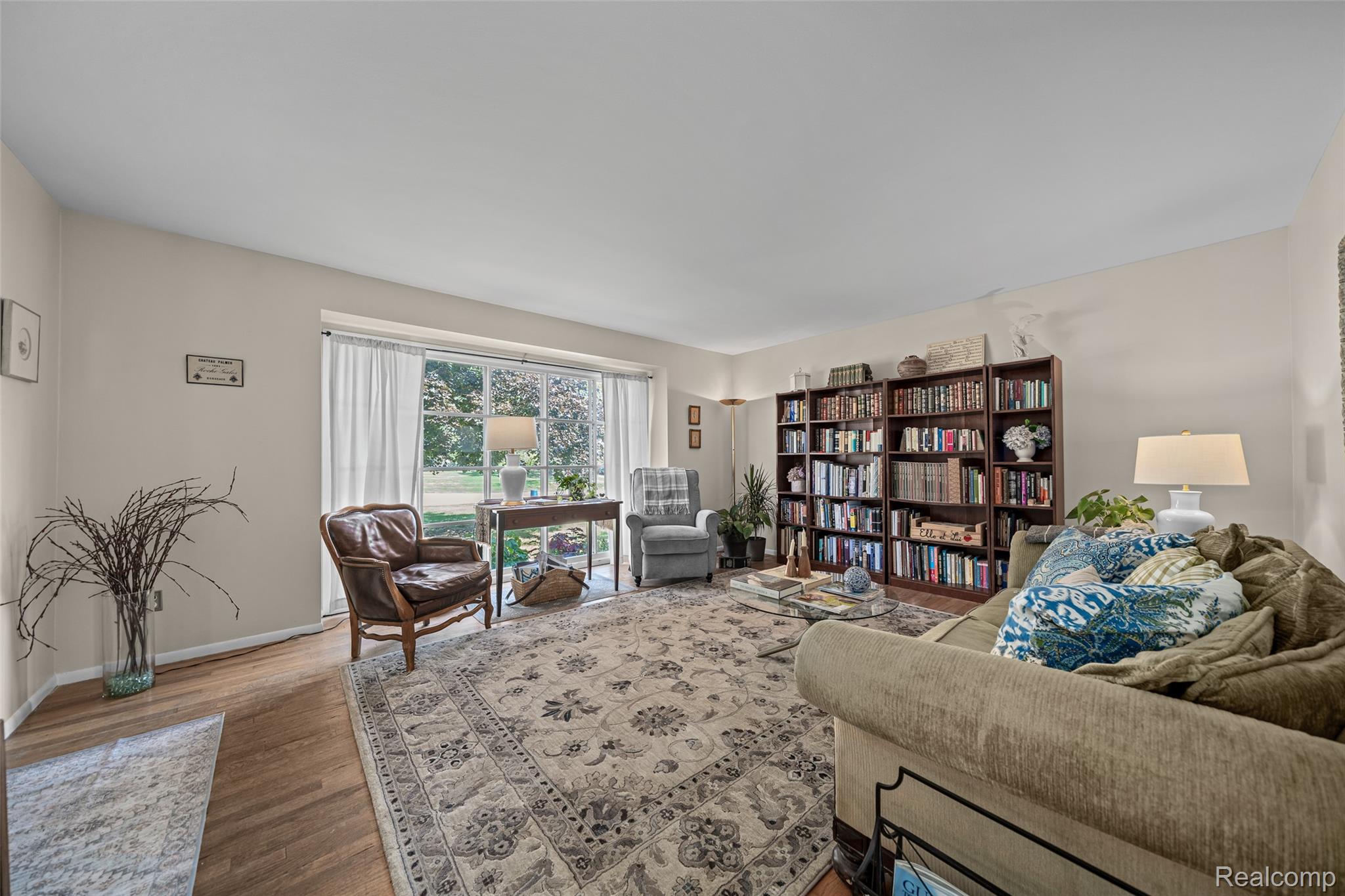 Beverly Hills Village, Michigan 48025, United States, 5 Bedrooms Bedrooms, ,3 BathroomsBathrooms,Residential,Active,206691