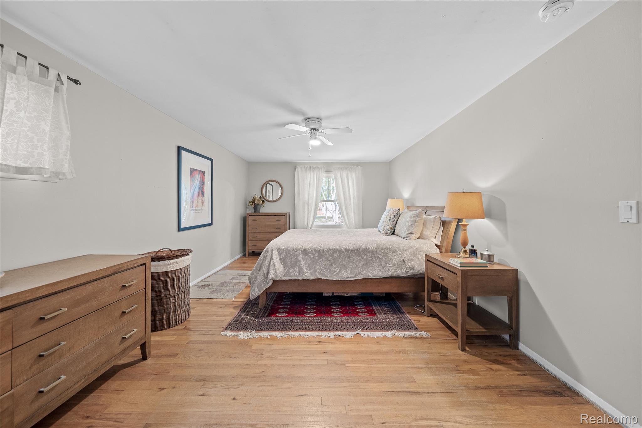 Beverly Hills Village, Michigan 48025, United States, 5 Bedrooms Bedrooms, ,3 BathroomsBathrooms,Residential,Active,206691