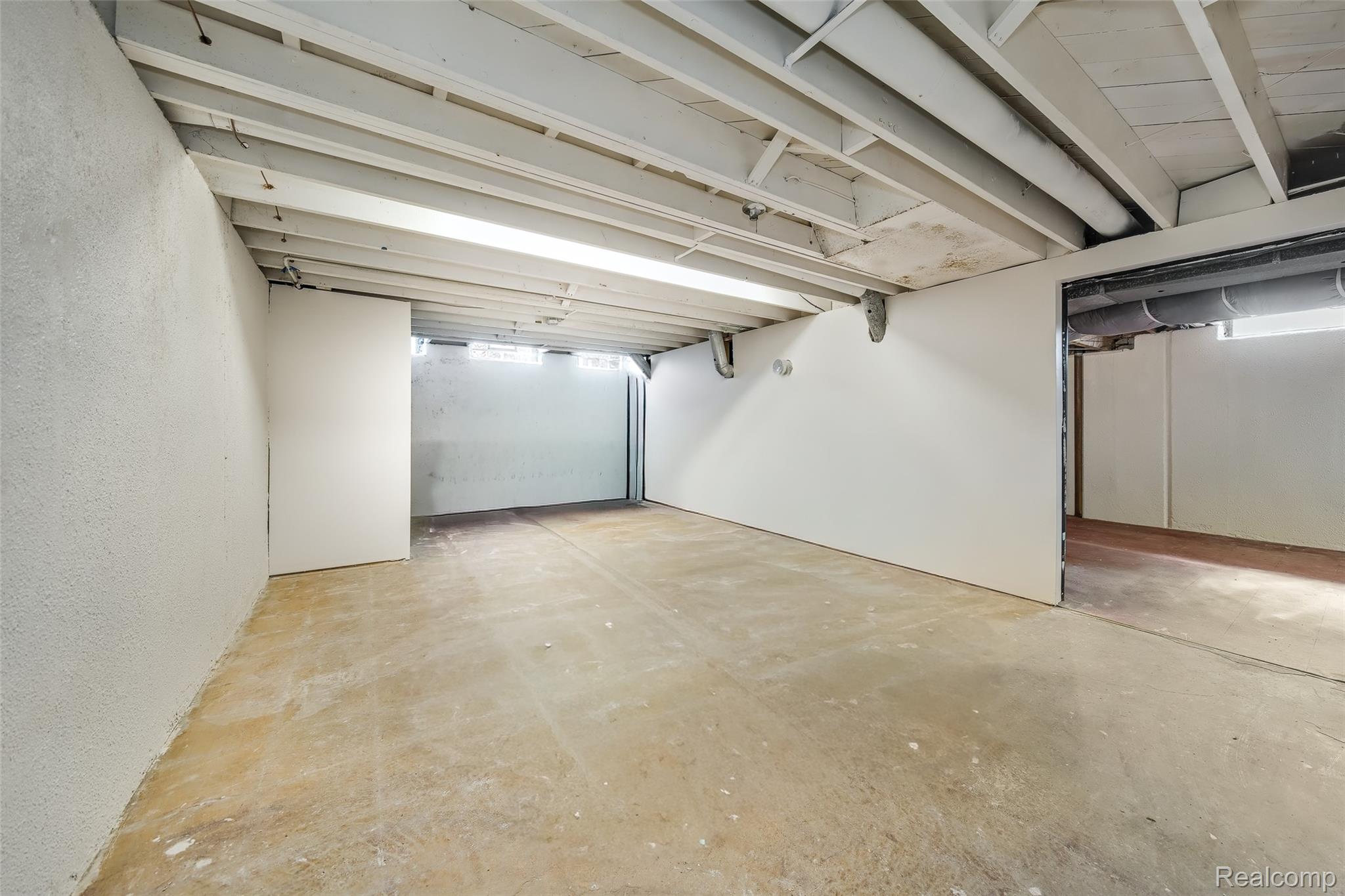 Beverly Hills Village, Michigan 48025, United States, 5 Bedrooms Bedrooms, ,3 BathroomsBathrooms,Residential,Active,206691