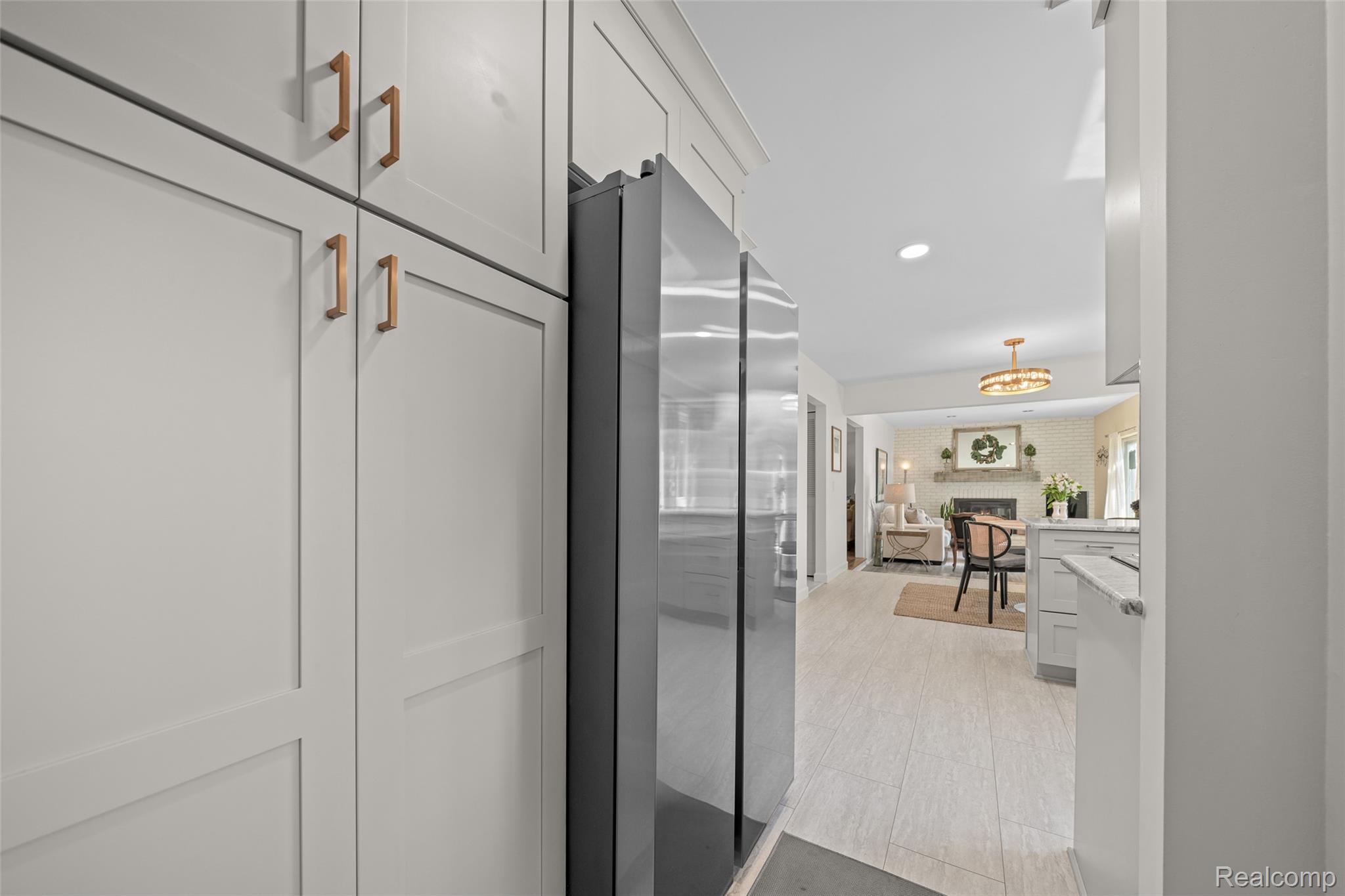 Beverly Hills Village, Michigan 48025, United States, 5 Bedrooms Bedrooms, ,3 BathroomsBathrooms,Residential,Active,206691