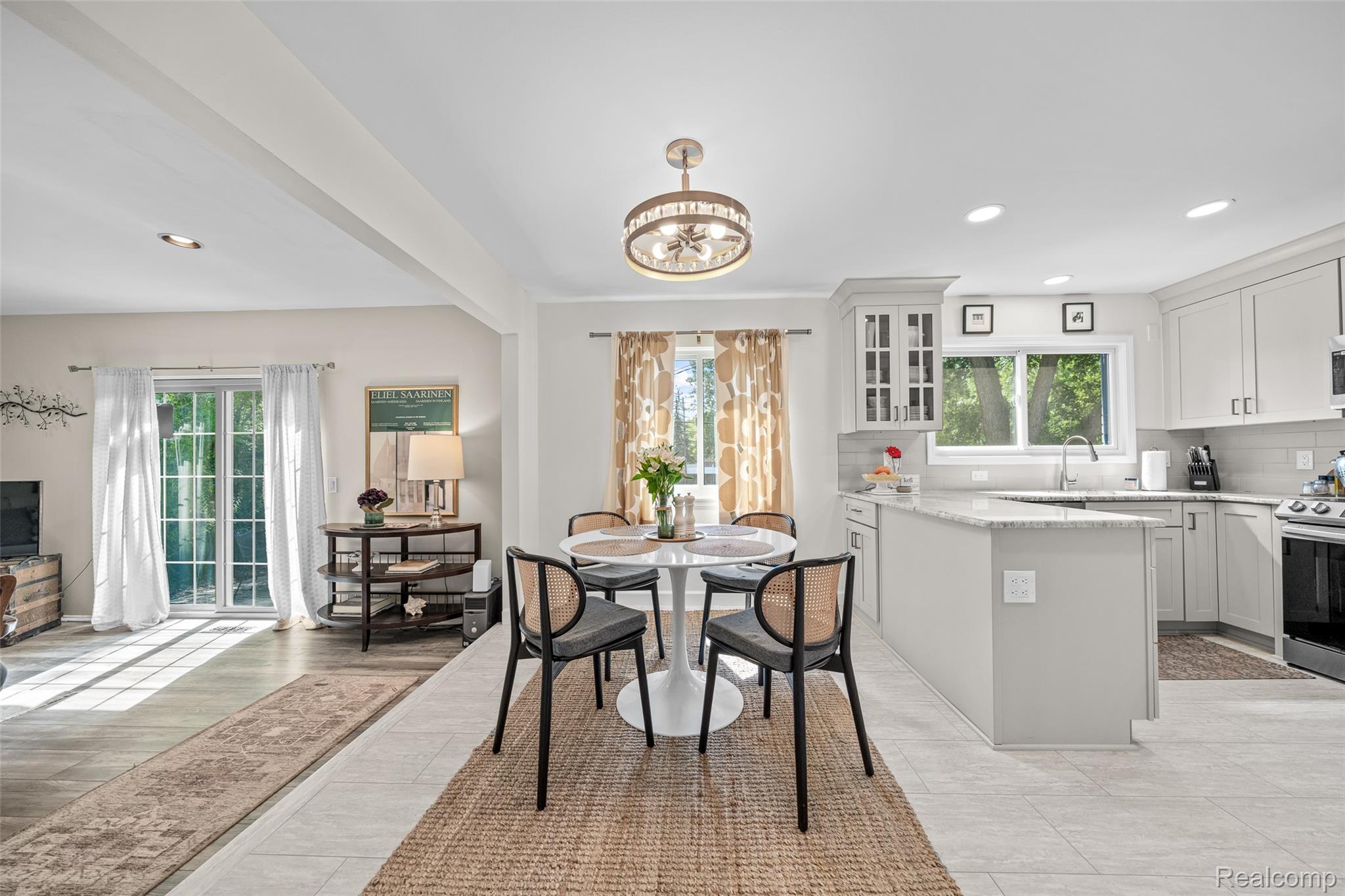 Beverly Hills Village, Michigan 48025, United States, 5 Bedrooms Bedrooms, ,3 BathroomsBathrooms,Residential,Active,206691