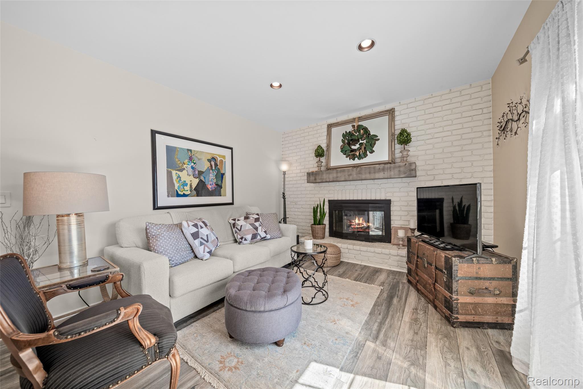 Beverly Hills Village, Michigan 48025, United States, 5 Bedrooms Bedrooms, ,3 BathroomsBathrooms,Residential,Active,206691