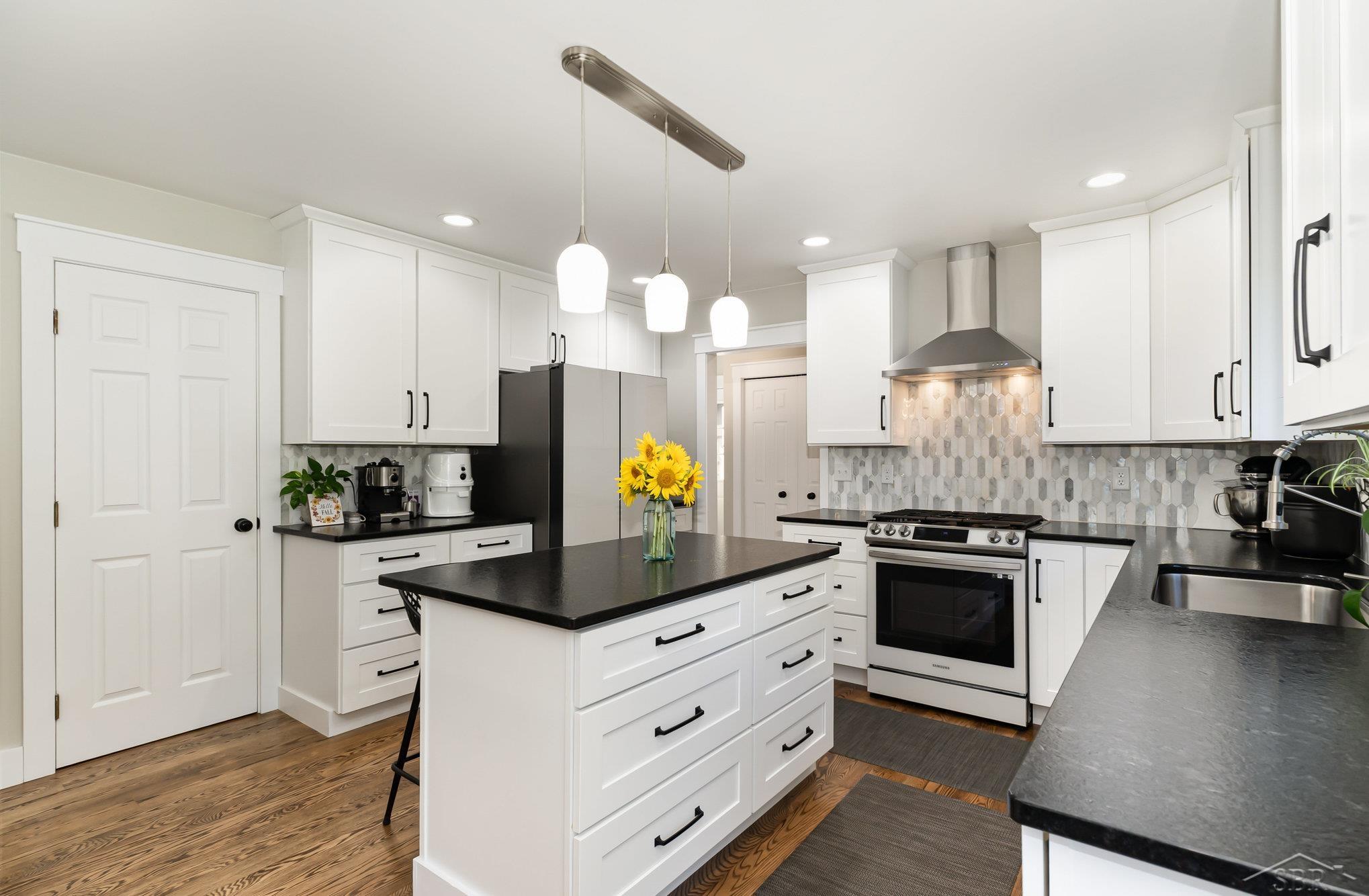 Saginaw Charter Township, Michigan 48603, United States, 5 Bedrooms Bedrooms, ,3 BathroomsBathrooms,Residential,Active,223517