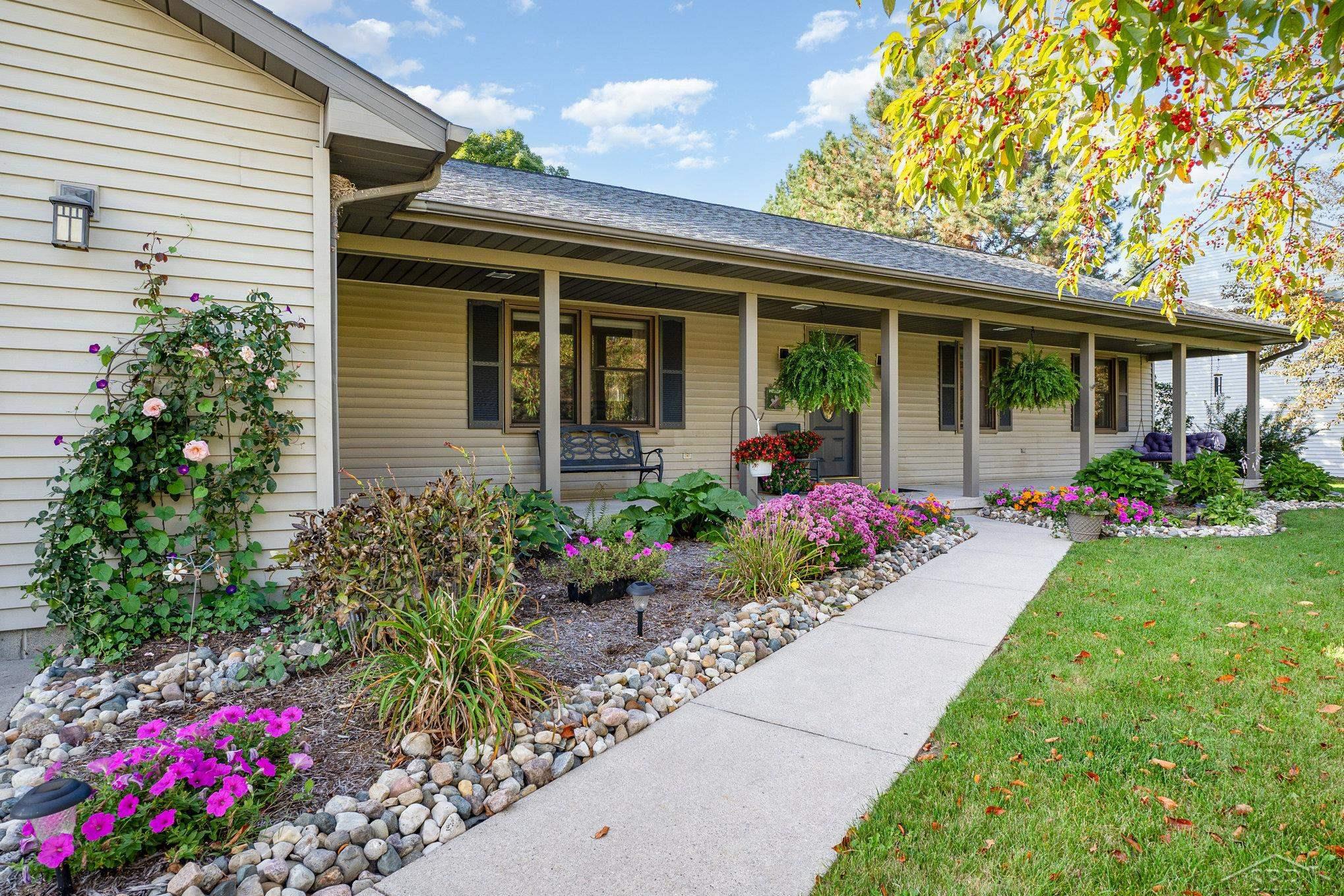 Saginaw Charter Township, Michigan 48603, United States, 5 Bedrooms Bedrooms, ,3 BathroomsBathrooms,Residential,Active,223517