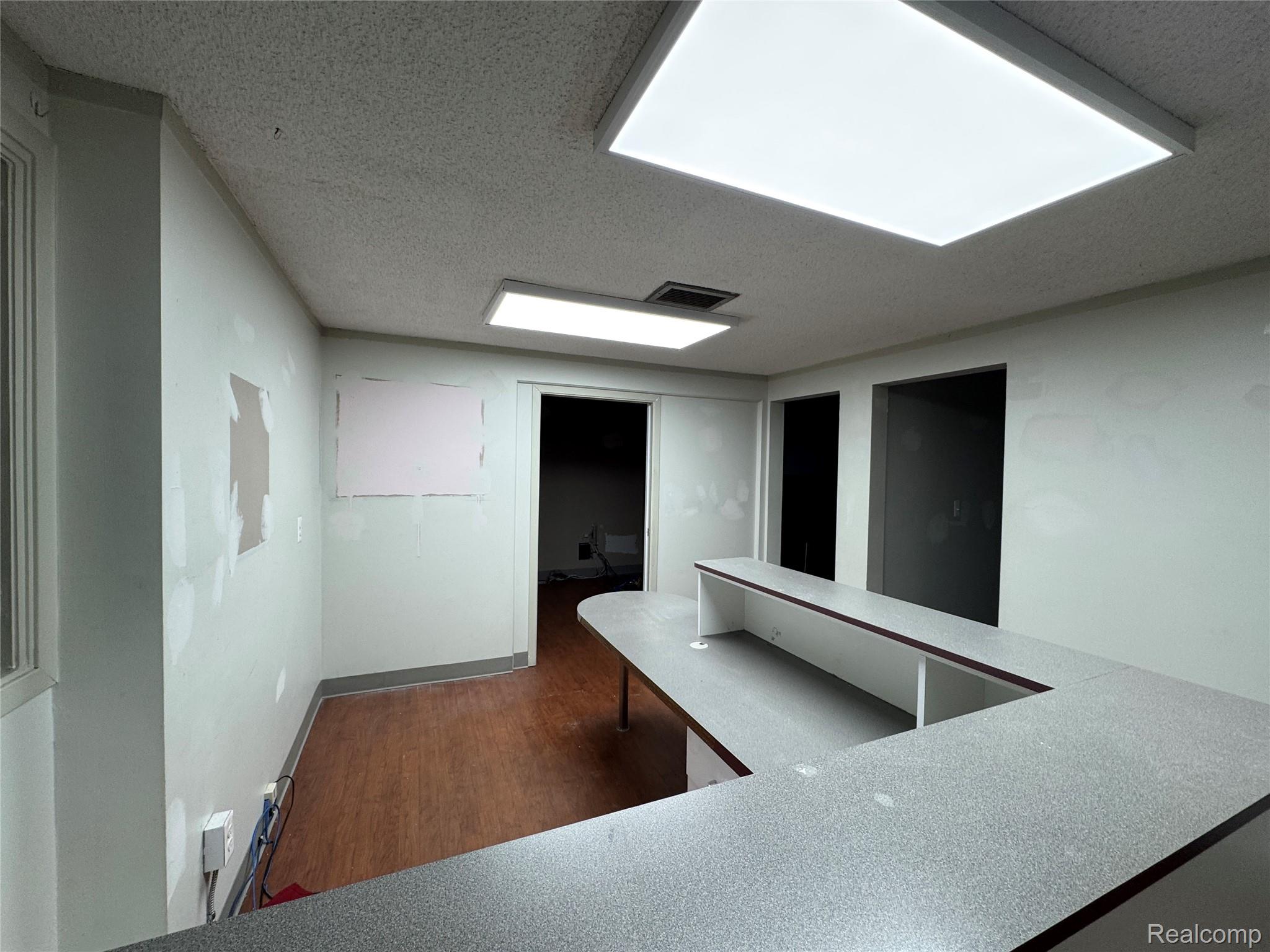 2021 Monroe Street 204-206