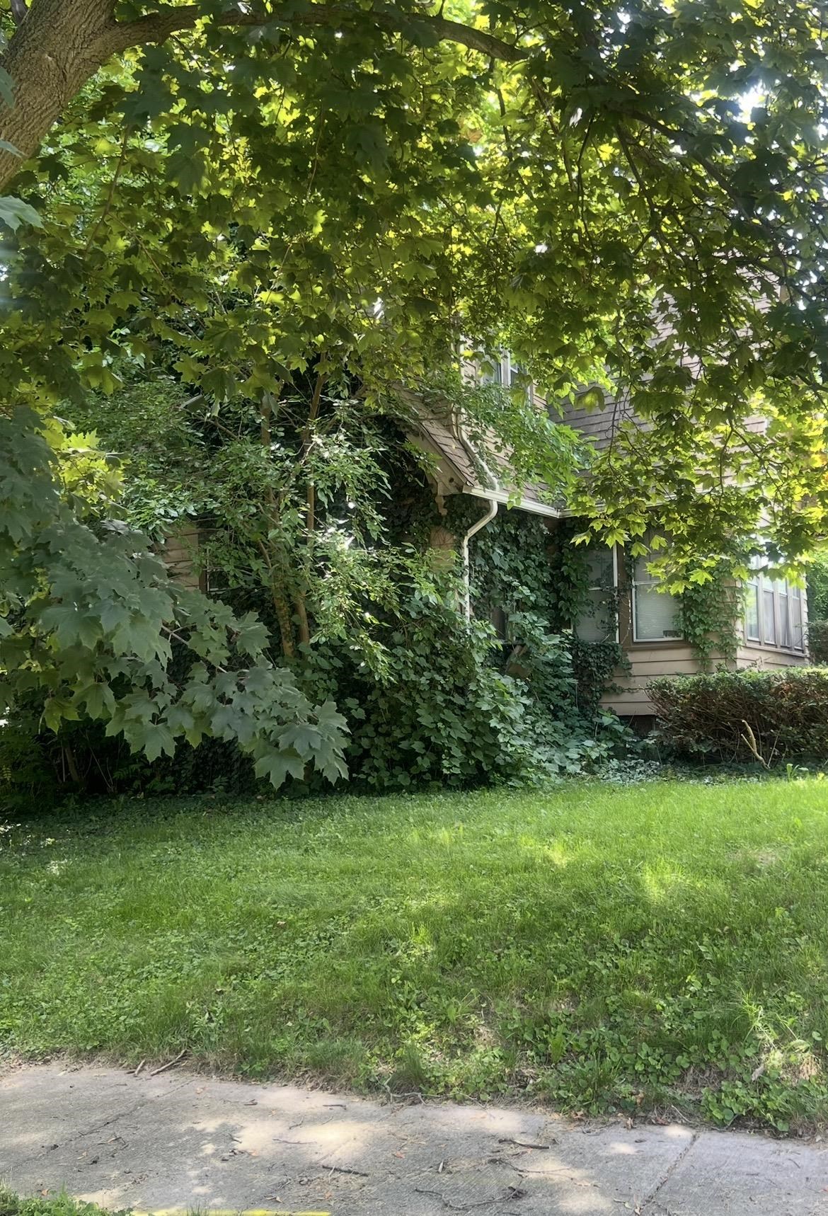 2214 Iroquois Avenue